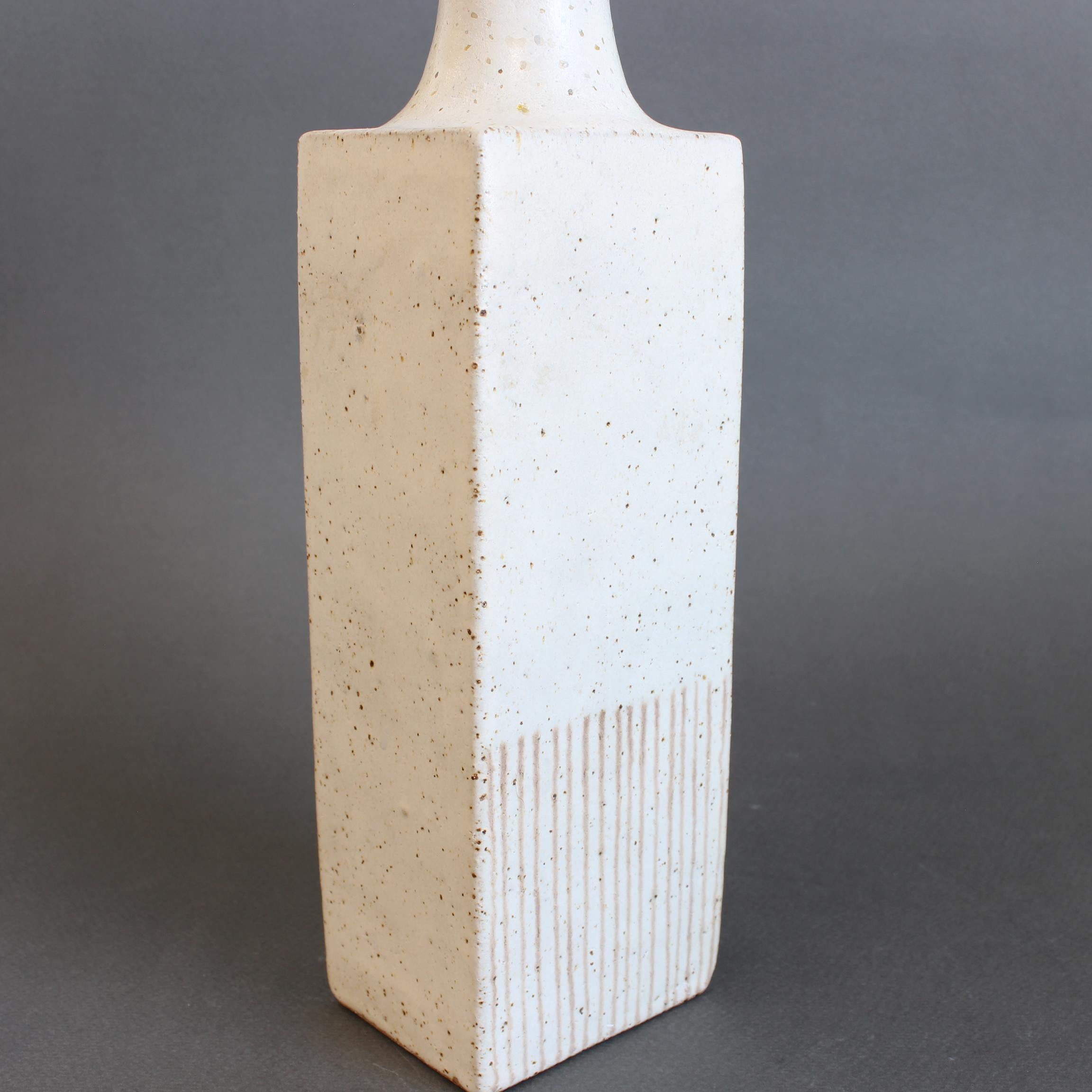 Bottiglia decorativa italiana d'epoca in ceramica di Bruno Gambone (circa anni '80) in vendita 3