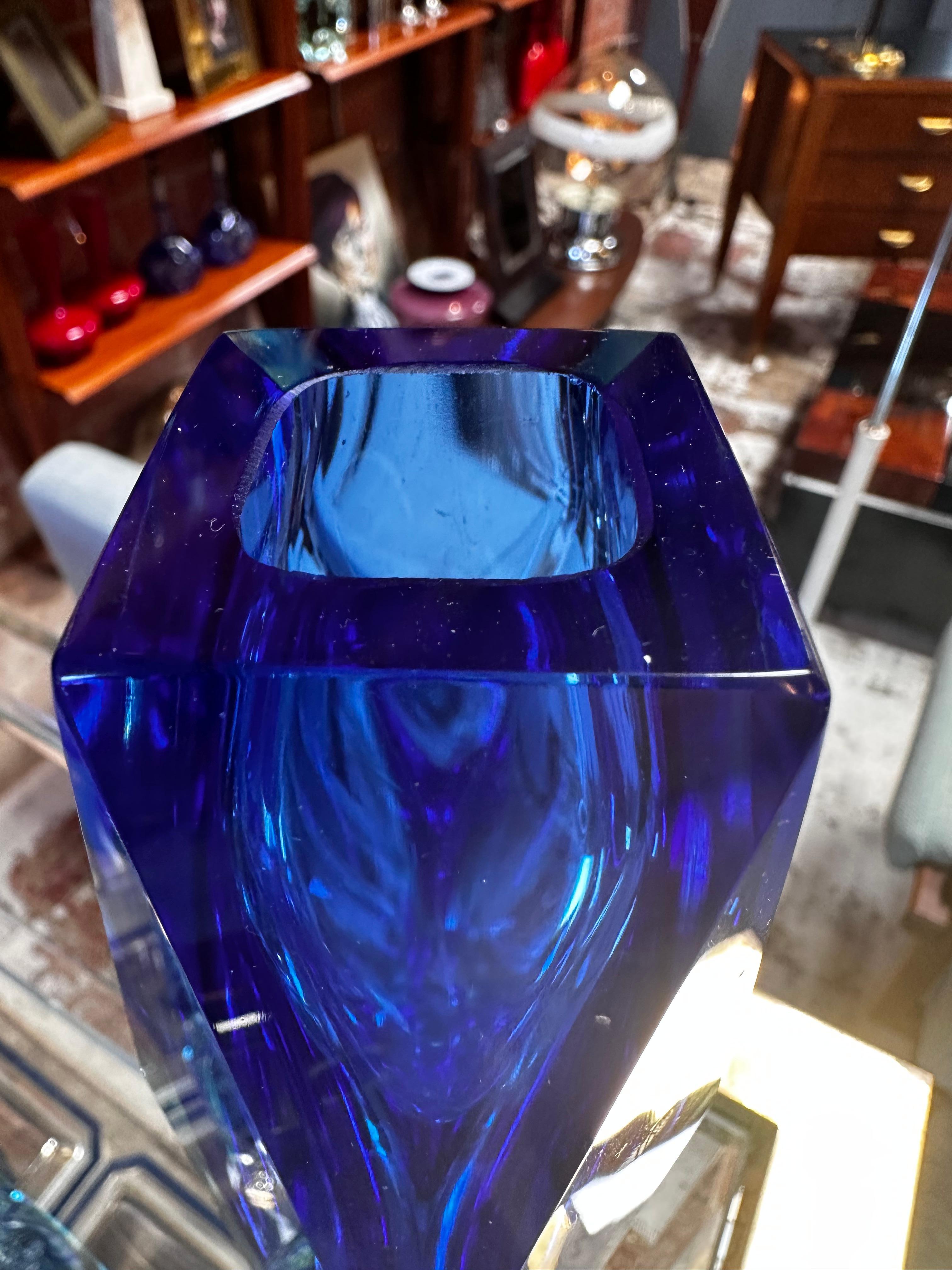 The Vintage Italian Decorative Medium Murano Vase by Mandruzzato showcases the exquisite artistry of Murano glass, beautifully realized in a soothing blue hue. Crafted by skilled artisans, this vase bears the distinctive touch of Mandruzzato's