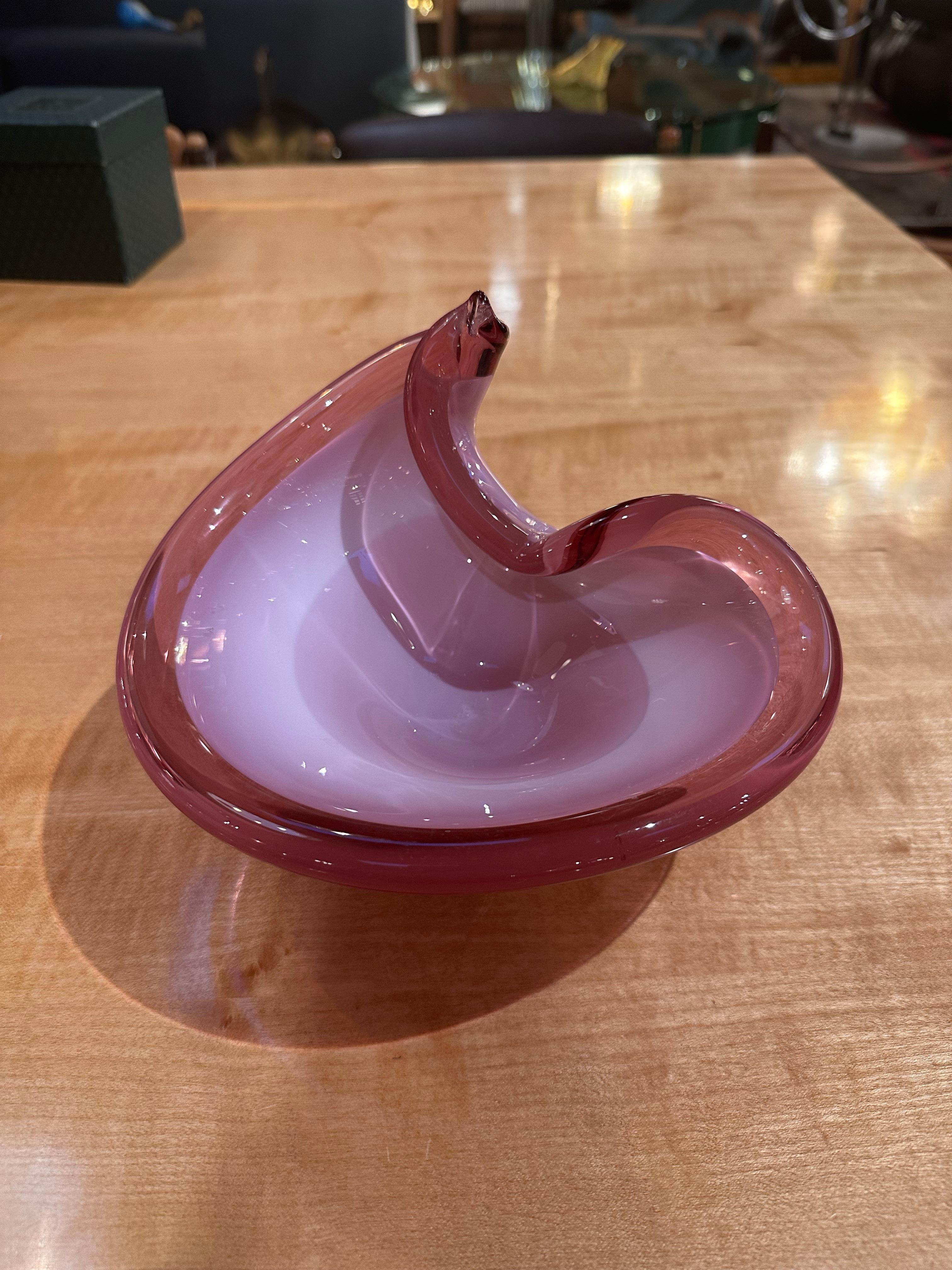 The Vintage Italian Decorative Pink Bowl from the 1980s is a charming and stylish piece of tabletop decor. Crafted with a nod to the design sensibilities of the era, the bowl features a pleasing pink hue, adding a touch of retro elegance. Its