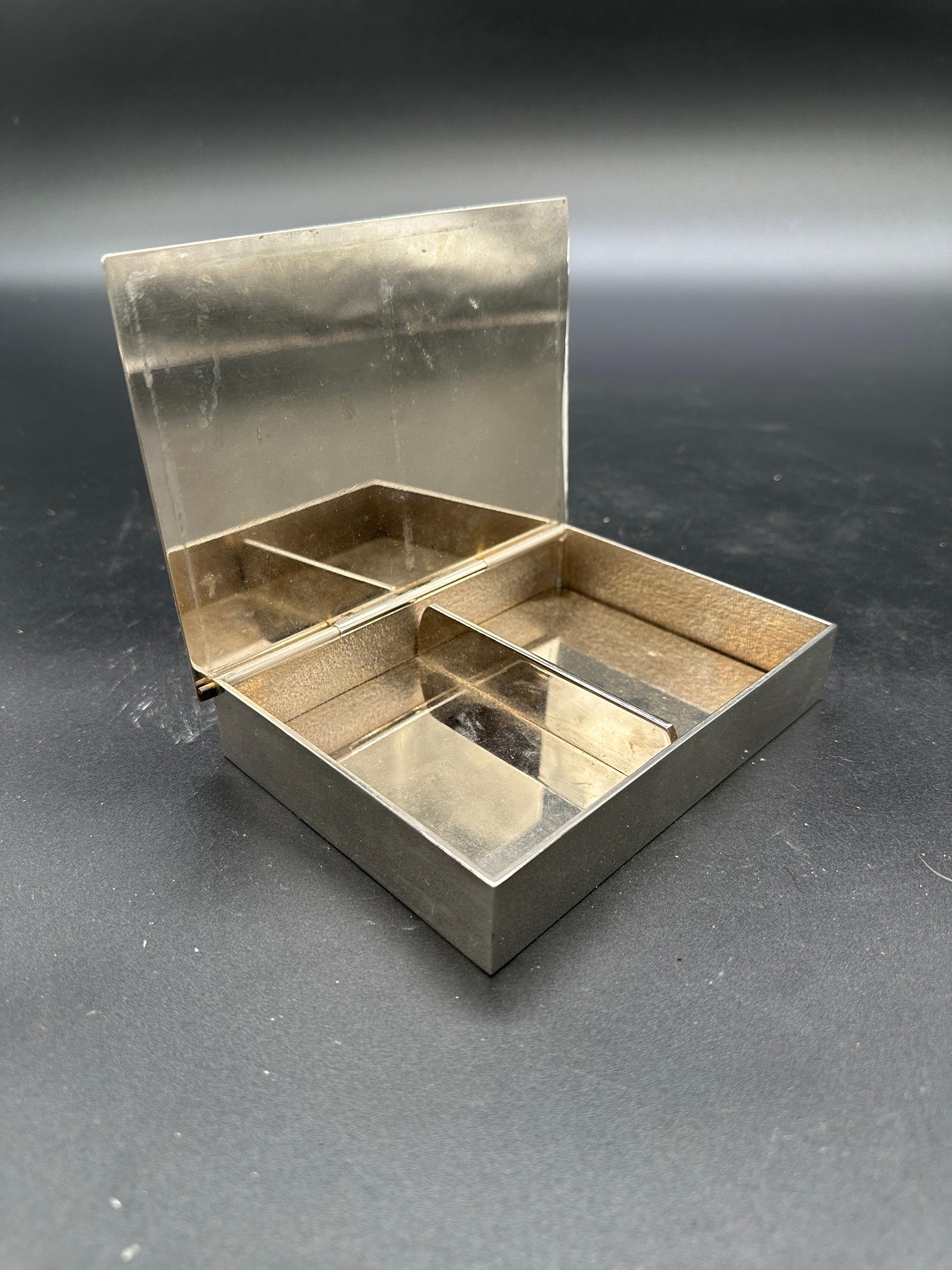 Boîte décorative italienne rectangulaire en chrome et laiton des années 1980 Bon état - En vente à Los Angeles, CA
