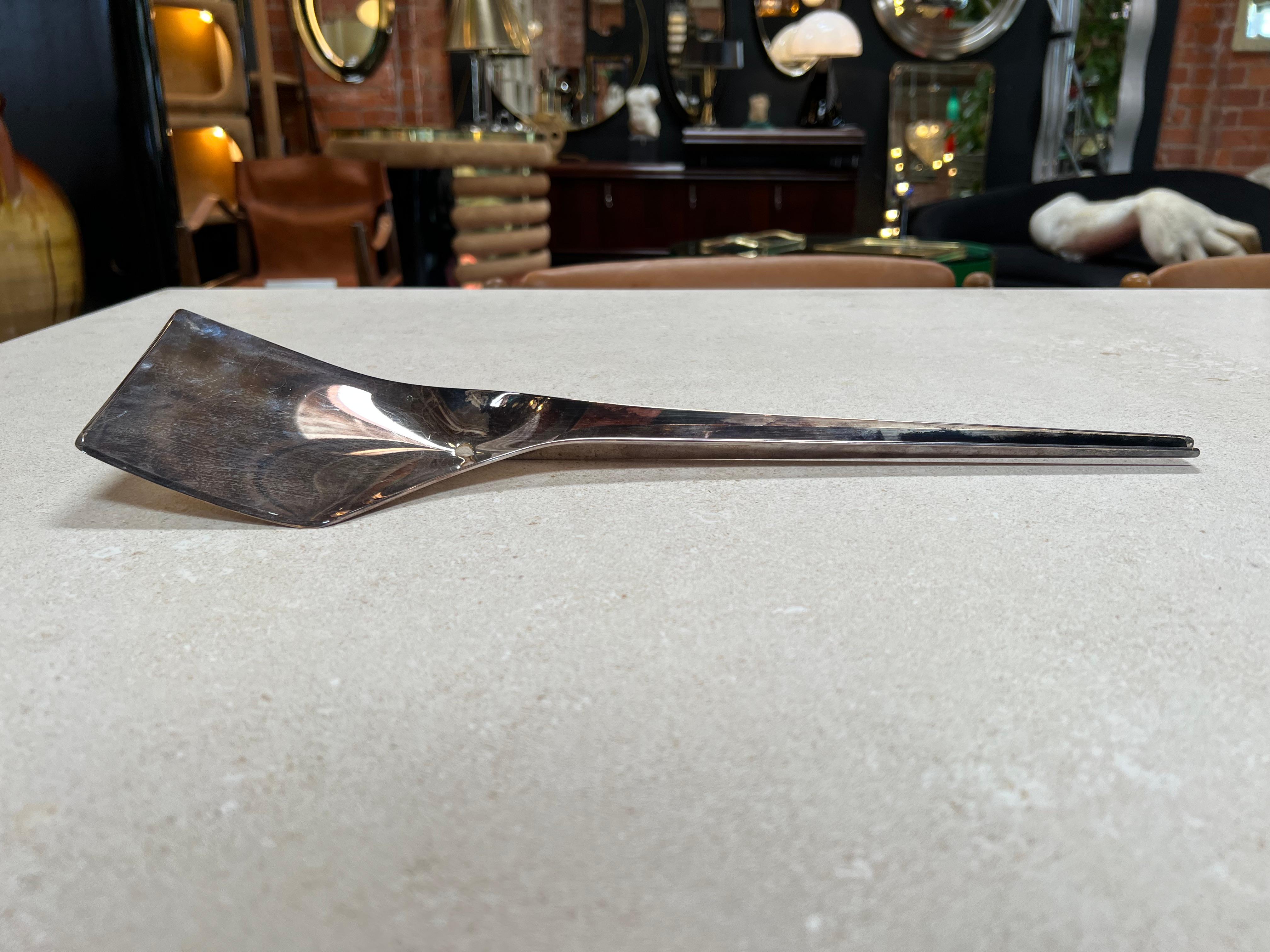 Certainly! The Vintage Italian Decorative Scoop by Sabatini is a delightful and unique piece that effortlessly combines functionality with artistic flair. Crafted with the meticulous attention to detail that Italian design is known for, this scoop