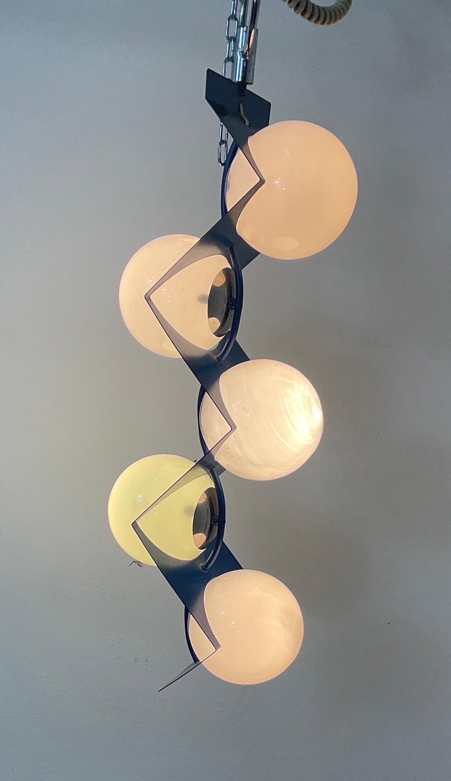 Stilnovo vintage Italian design chandelier 1950s, 5 lights. Structure in blue colour very rare and very beautiful to be inserted in a formal context and composed of 5 glass bowls (a of which is damaged)