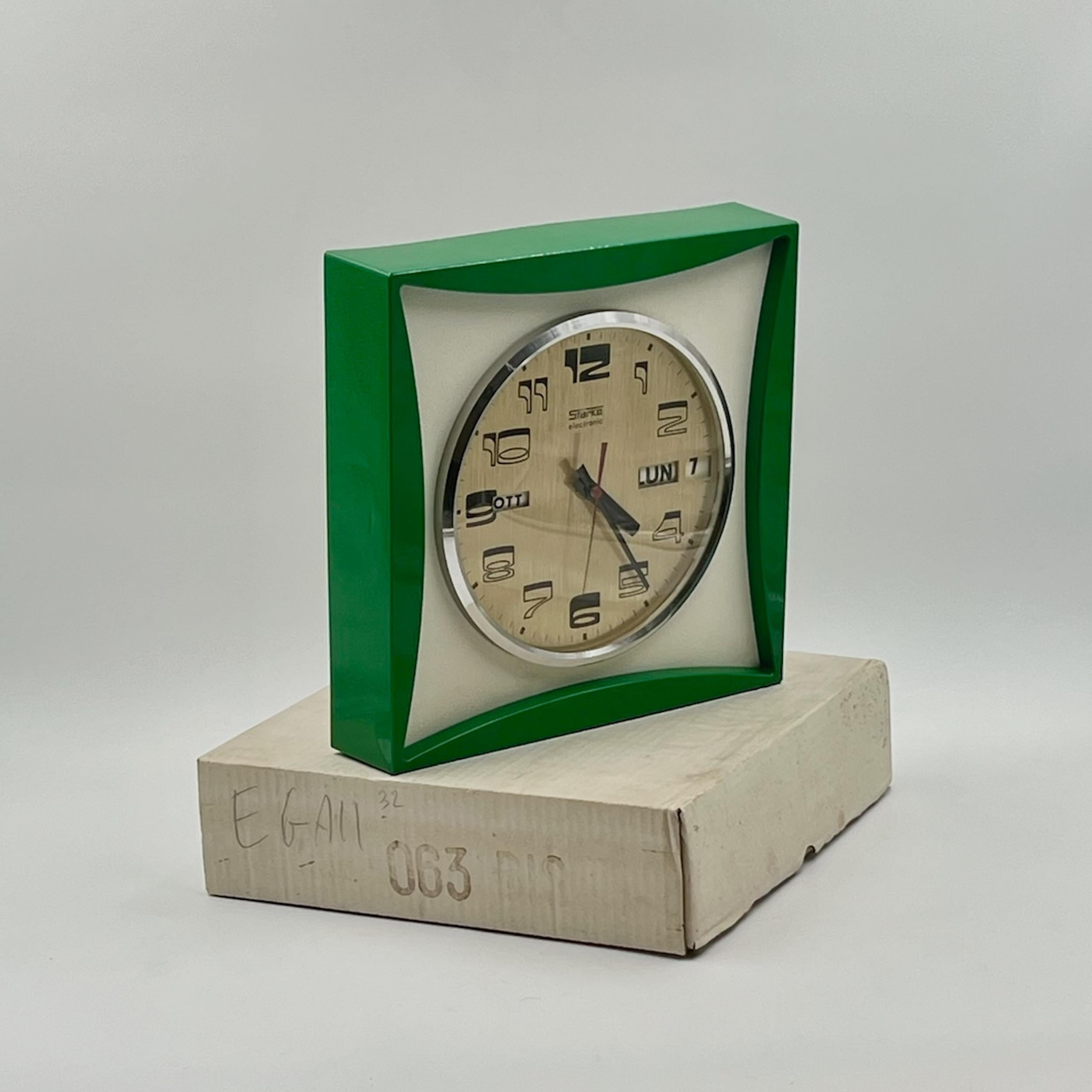 Vintage Italian Design Clock with Flip Calendar - Space Age 60s 70s Decor 5