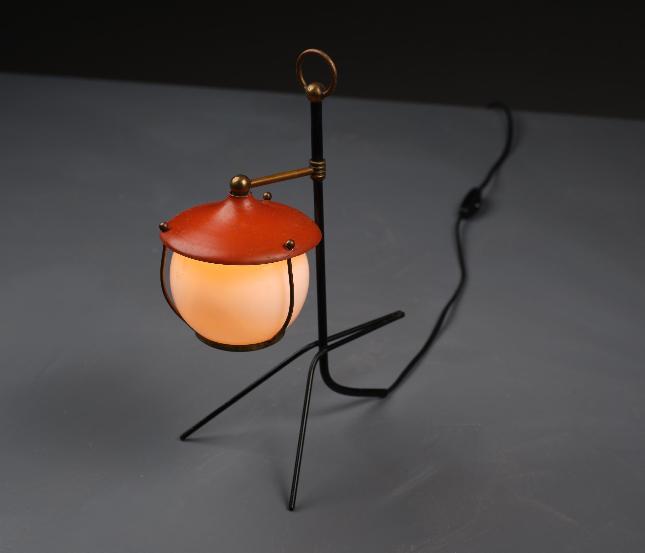 Mid-Century Modern Vintage Italian Design Table Lamp from the 1950s For Sale