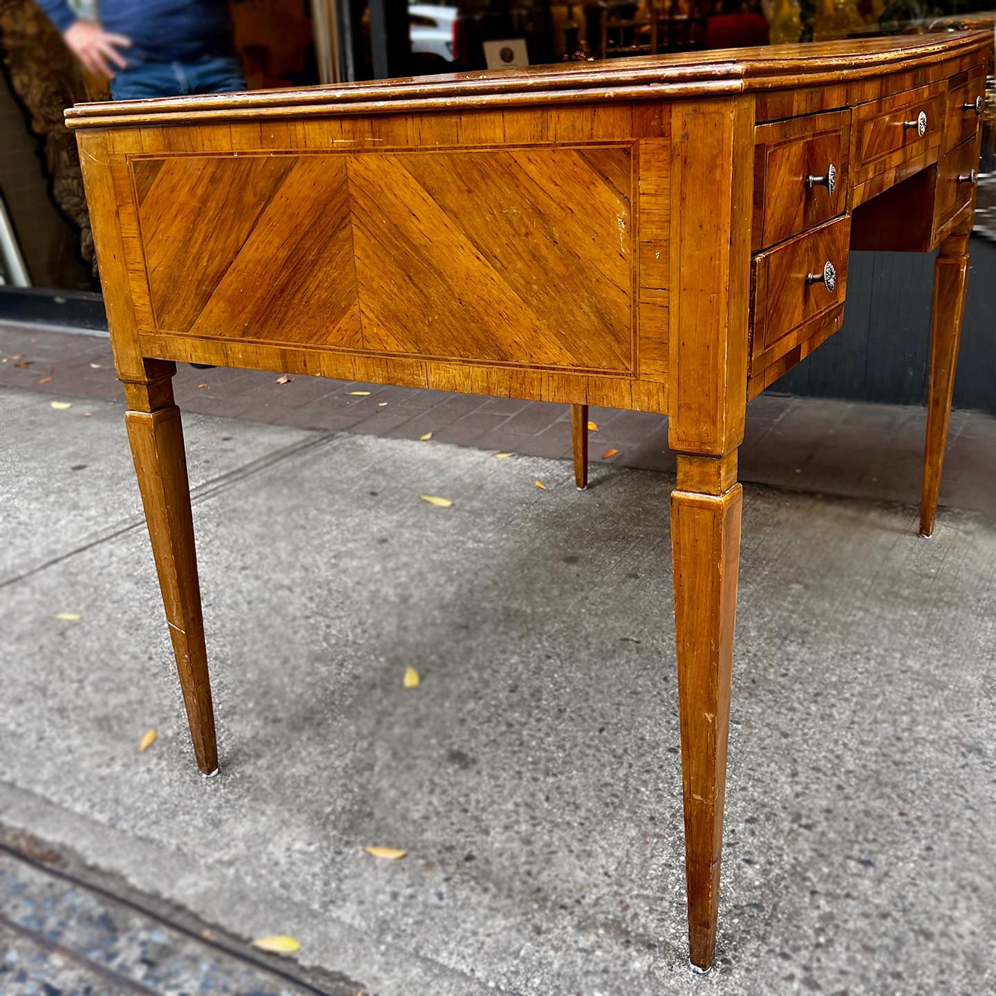 A circa 1940's Italian desk with marquetry top.

Measurements:
Height: 30