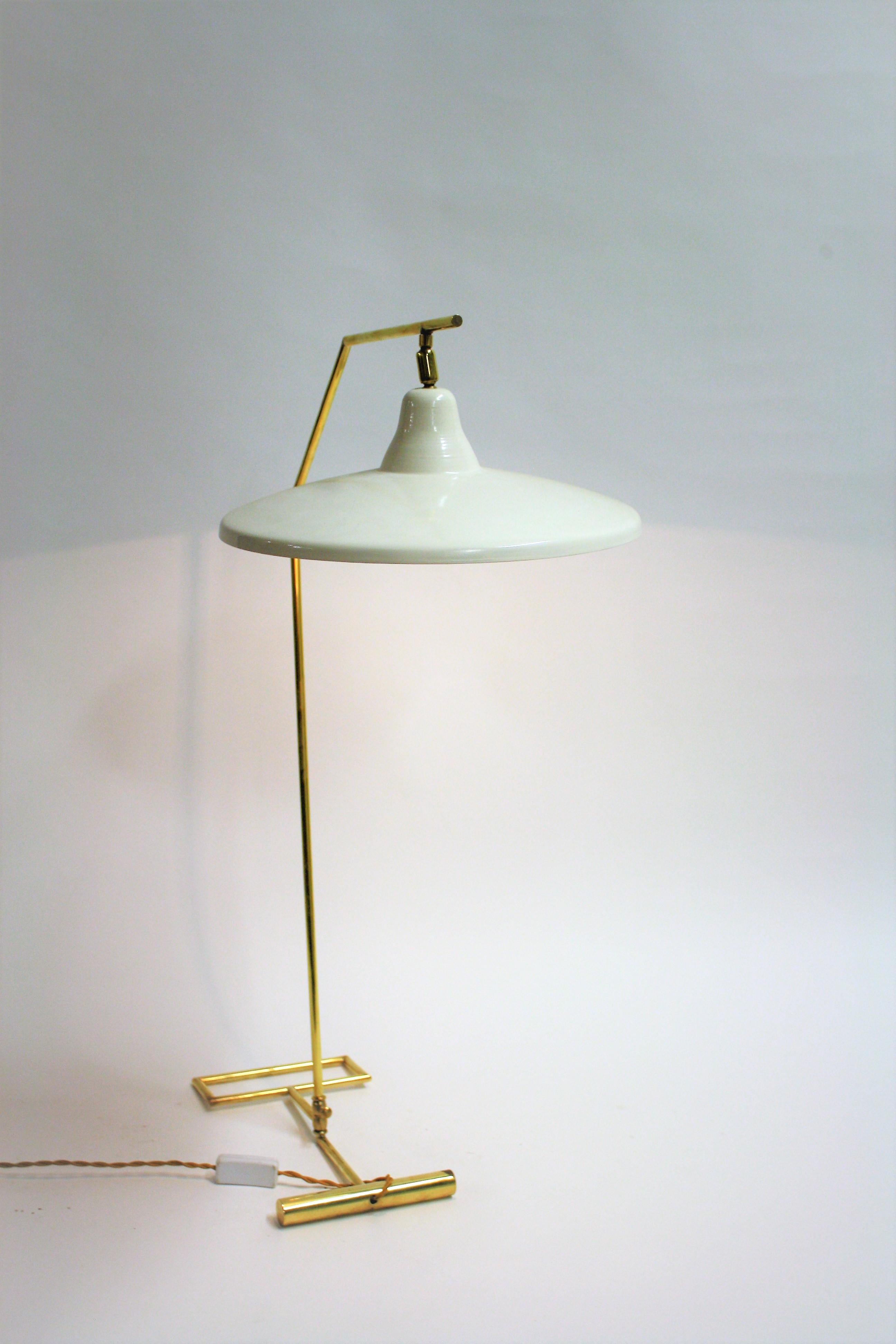 Beautiful desk lamp or floor lamp with a finely crafted articulated white lamp shade.

This brass lamp was cleverly designed to be used both as a small floor lamp or a large desk lamp.

It can be placed steady on the ground or installed at the