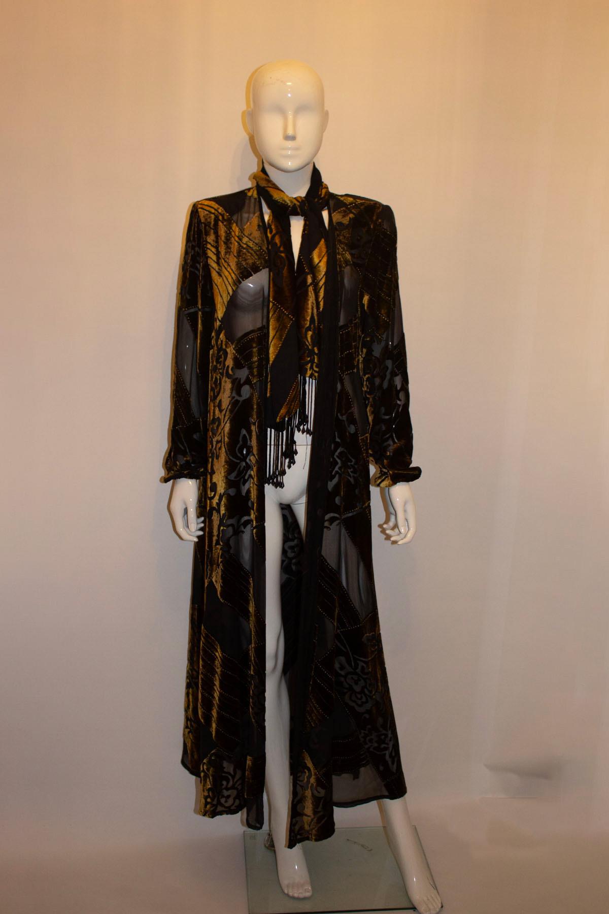 Women's Vintage Italian Devoree Velvet Evening Coat For Sale