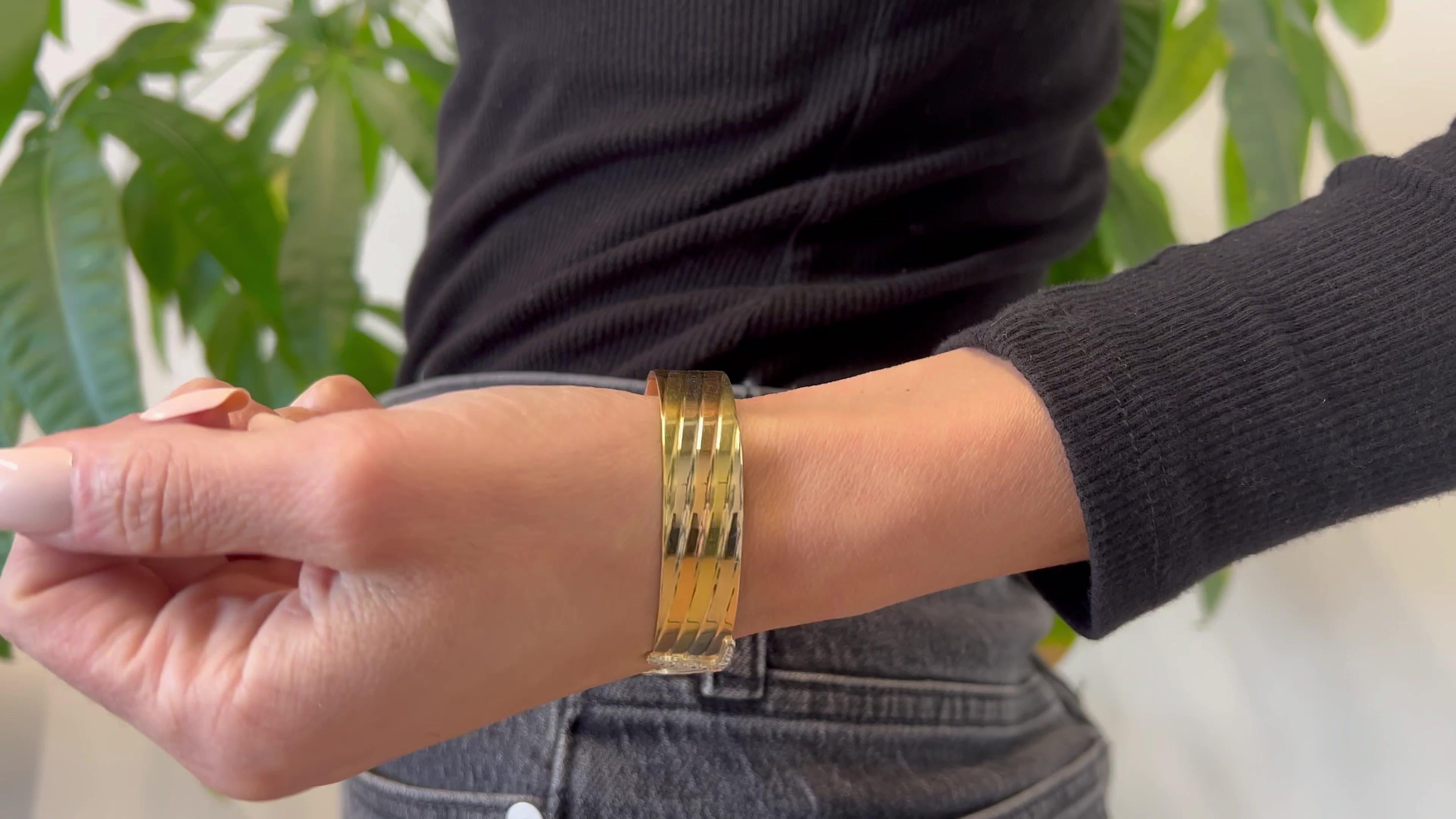Vintage Italian Diamond 18k Tri Tone Manschettenarmband im Zustand „Gut“ in Beverly Hills, CA