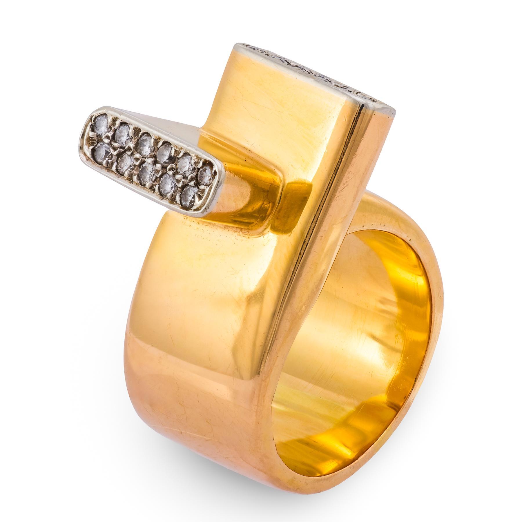 Anello cocktail italiano d
epoca con diamanti in oro giallo 18 carati