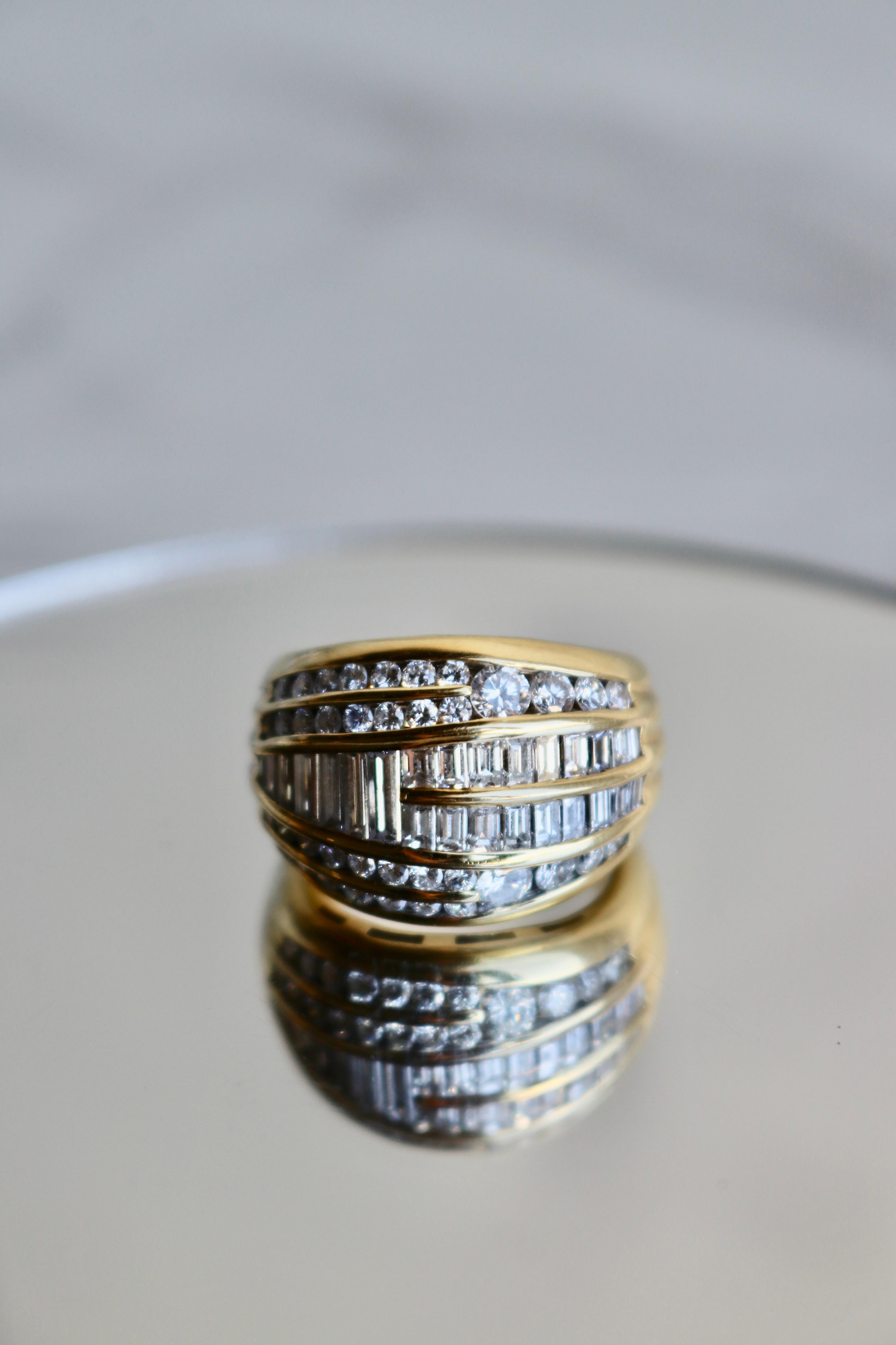 Italienischer Diamant-Kuppelring aus 18 Karat Gelbgold 1