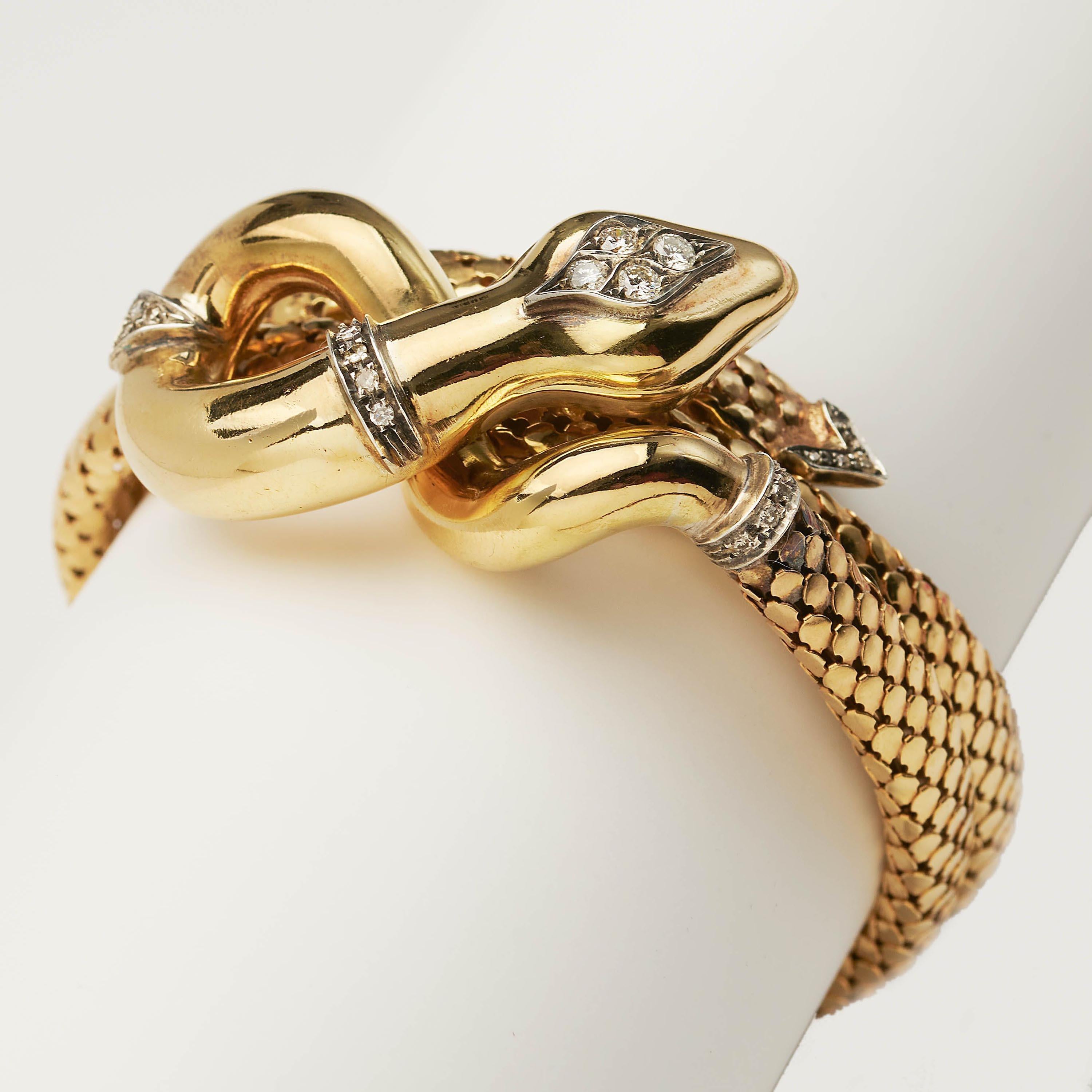 Taille brillant Bracelet italien vintage en forme de serpent en or et diamants, circa 1960 en vente