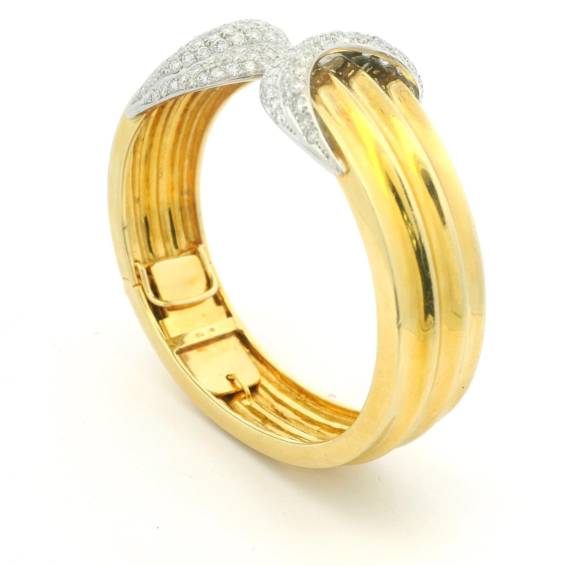 Vintage Italian Diamond Bangle in 18K Gold and Platinum, 4.5 Carat, 1980s For Sale 4
