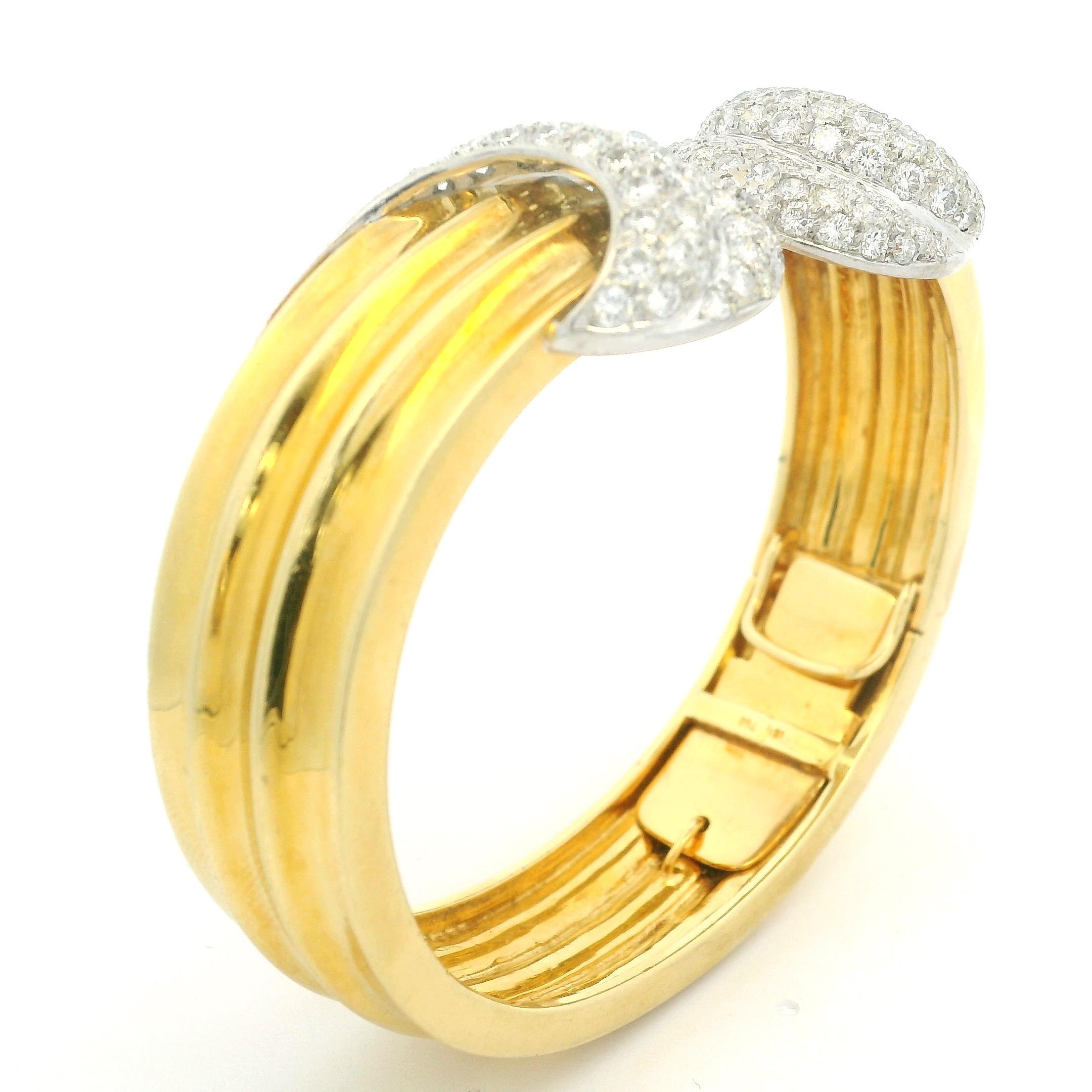 Vintage Italian Diamond Bangle in 18K Gold and Platinum, 4.5 Carat, 1980s For Sale 3