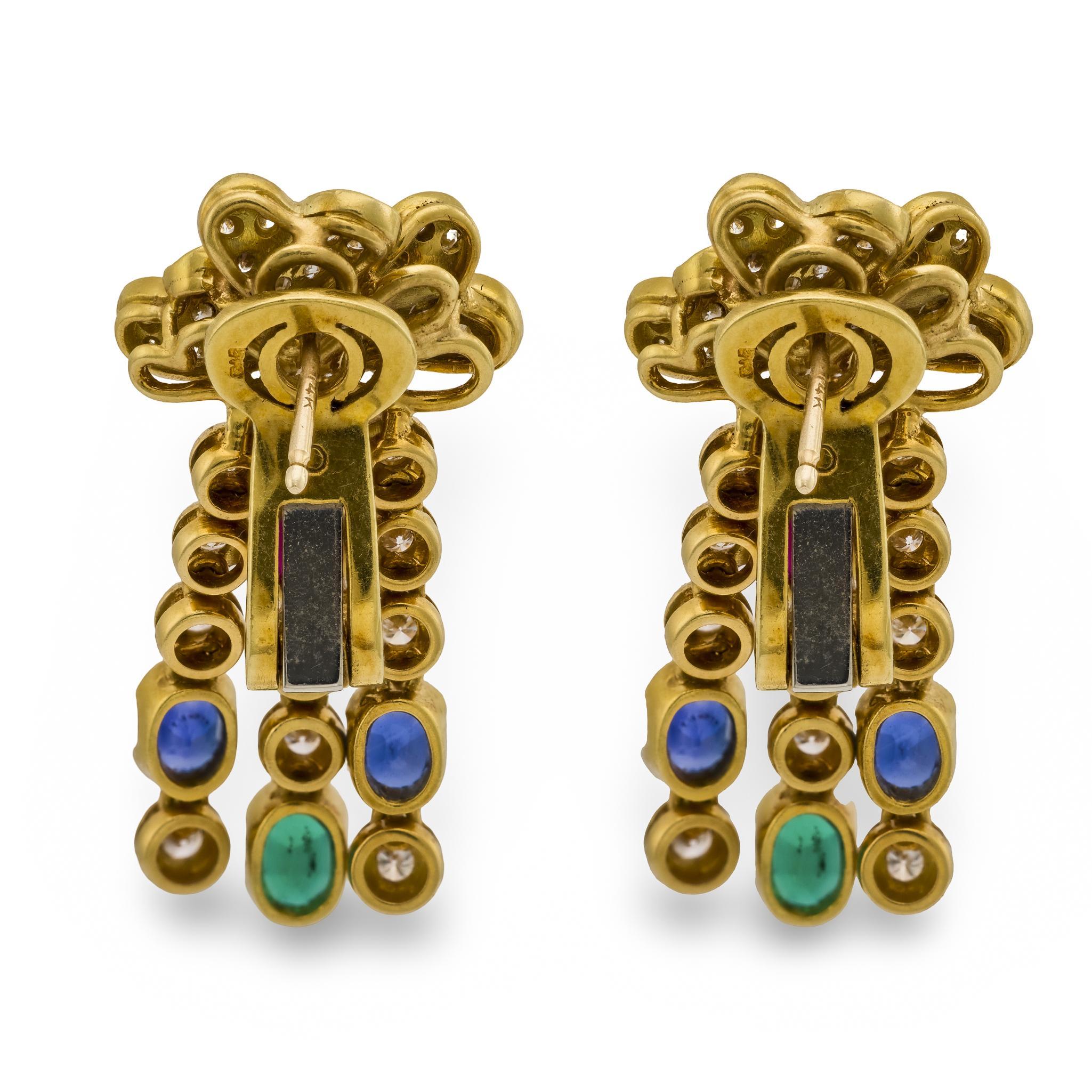 Boucles d'oreilles pendantes en or jaune 18k avec diamant, saphir, rubis et émeraude. en vente 1