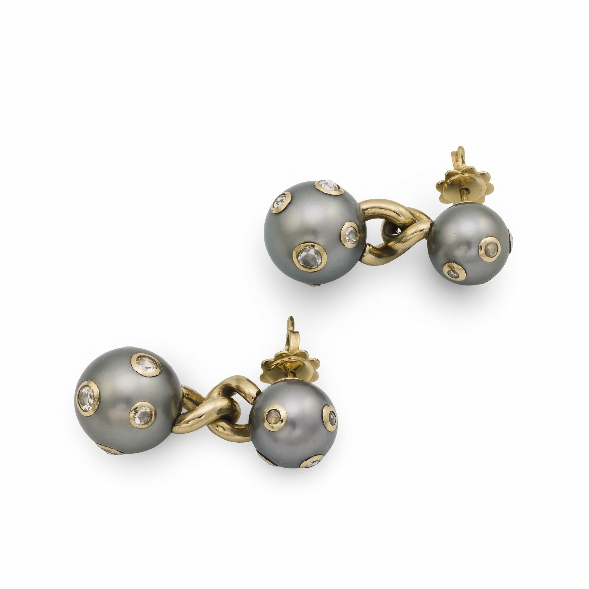 Orecchini a goccia d'epoca in oro giallo 18 carati con diamanti italiani e perle di Tahiti In condizioni buone in vendita a Beverly Hills, CA