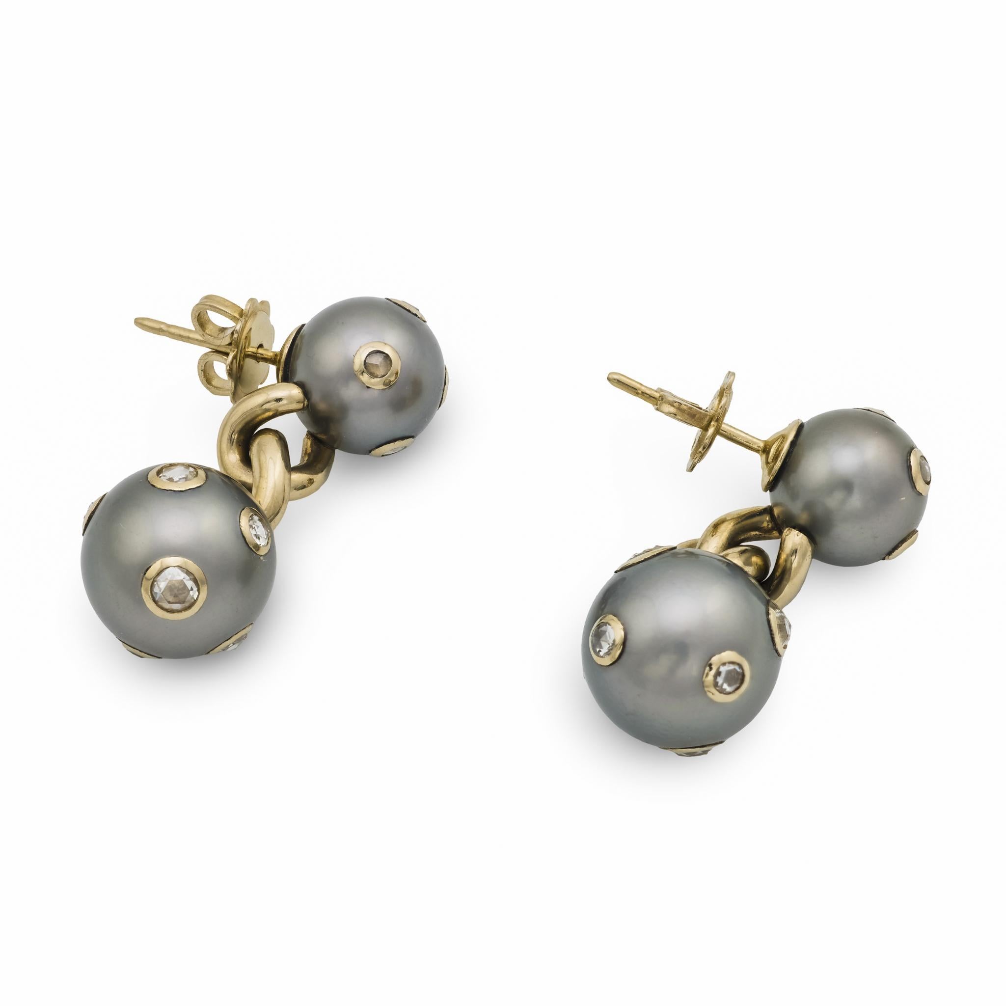 Orecchini a goccia d'epoca in oro giallo 18 carati con diamanti italiani e perle di Tahiti in vendita 1