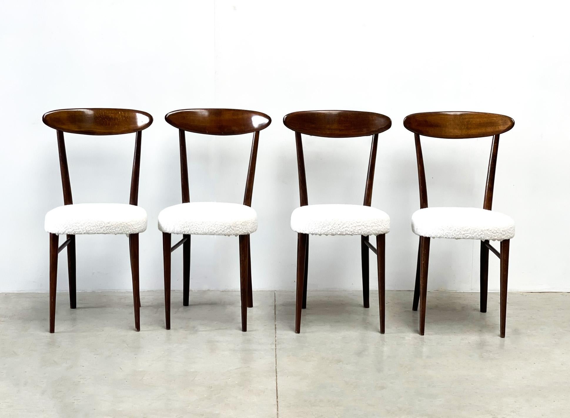 Very elegant mid century italian dining chairs newly upholstered in white bouclé fabric. 

Nicely crafted wooden frames from a very high quality. 

1960s - Italy

Dimensions:
Height: 79cm/31.10