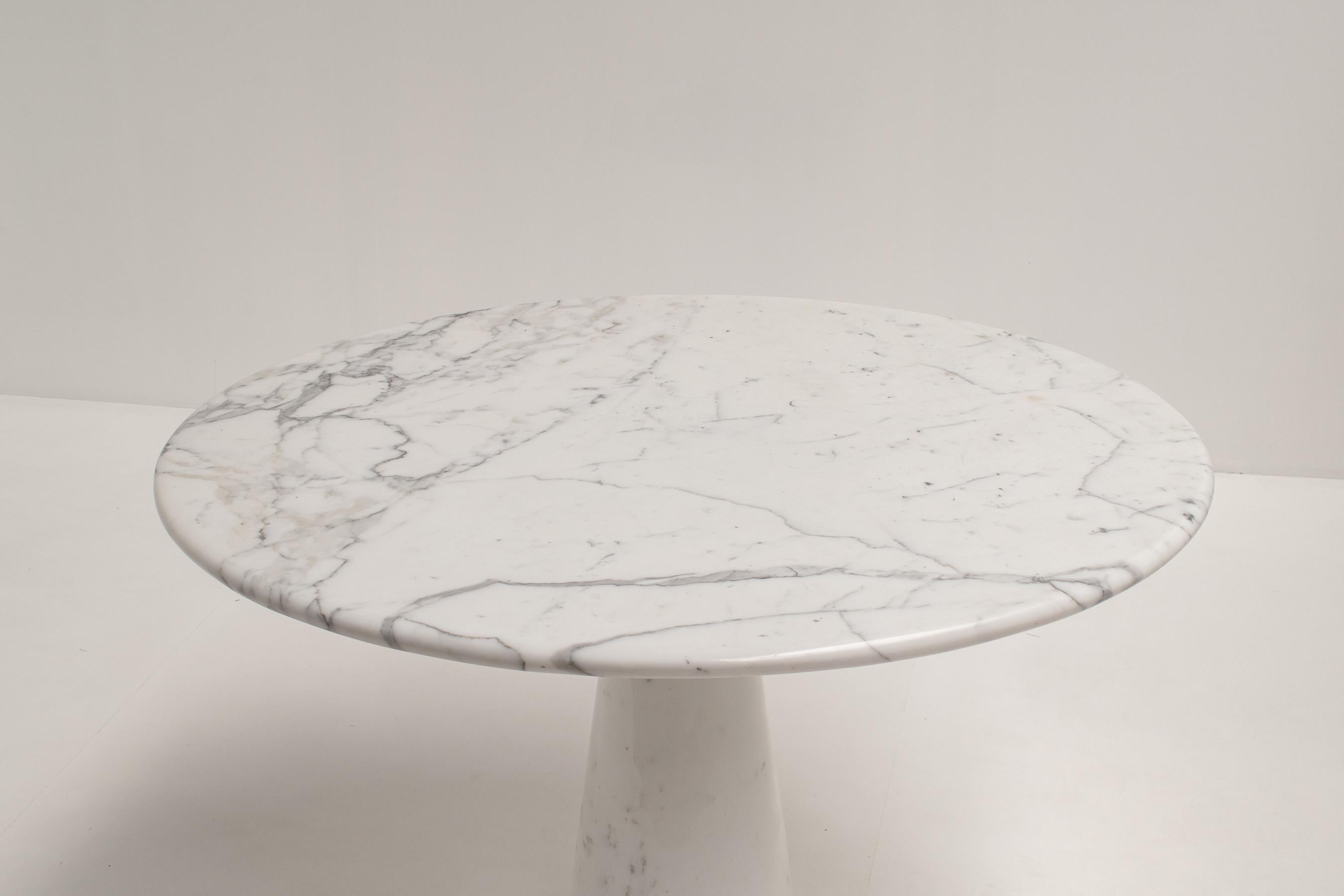 Vintage Italian Dining Table in Solid Marble, Italy 1970s In Good Condition In Antwerp, BE