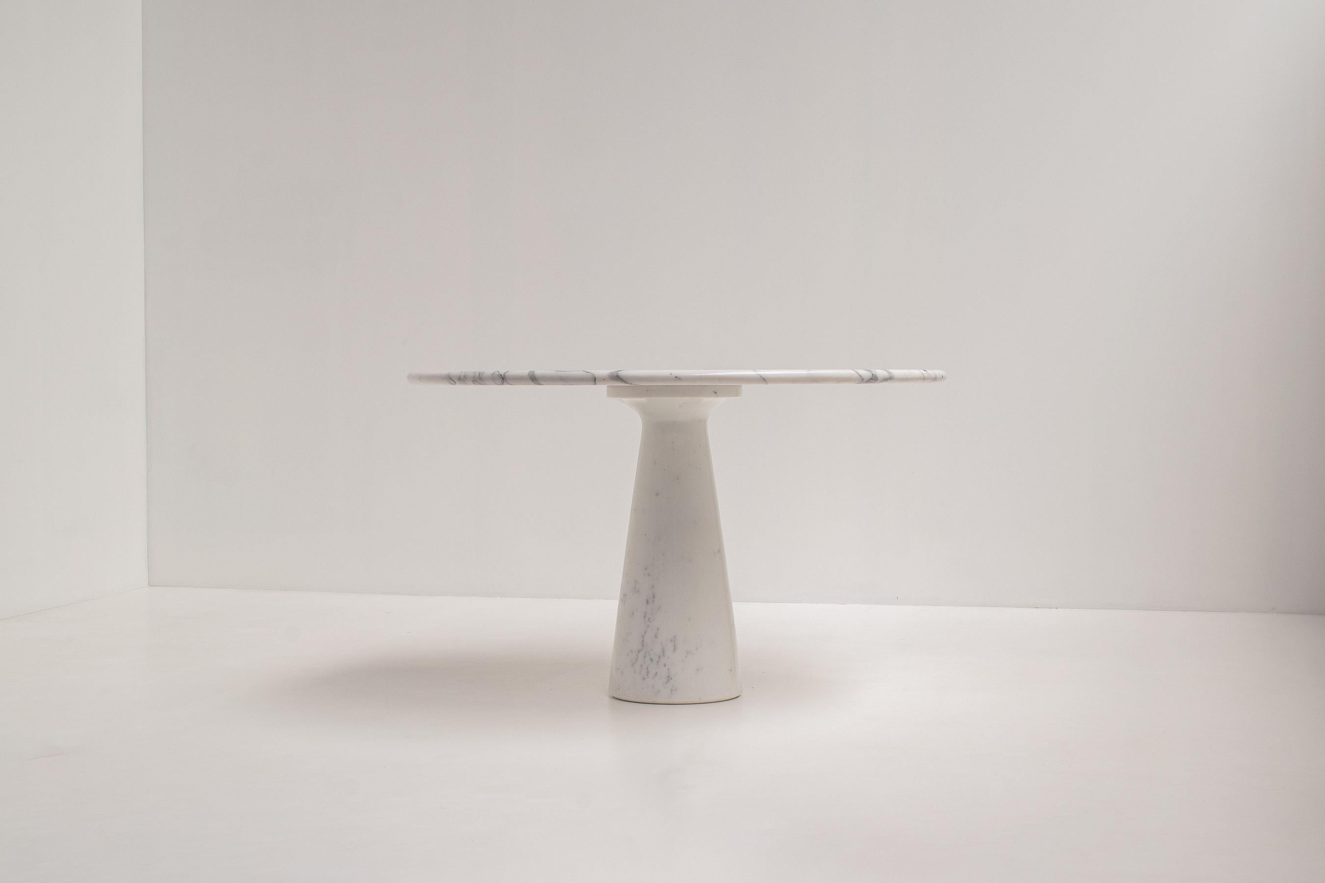 Vintage Italian Dining Table in Solid Marble, Italy 1970s 1