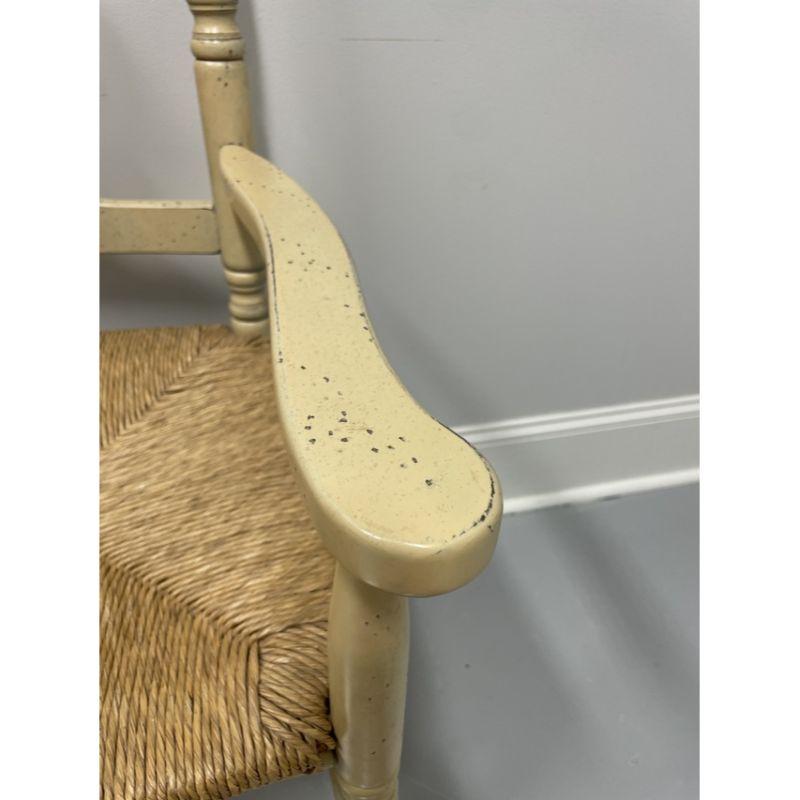 Italienische cremegelbe lackierte Sessel im Used-Stil mit Binsensitz, im Used-Stil, Paar im Angebot 2