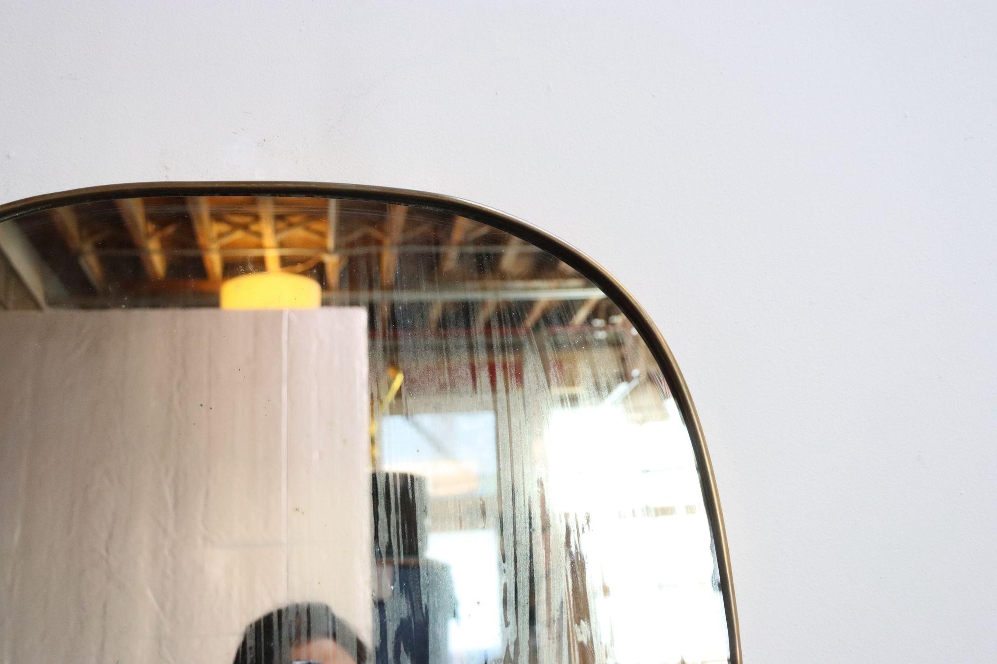 Miroir mural oblong italien vieilli avec cadre en laiton d'après Gio Ponti en vente 11