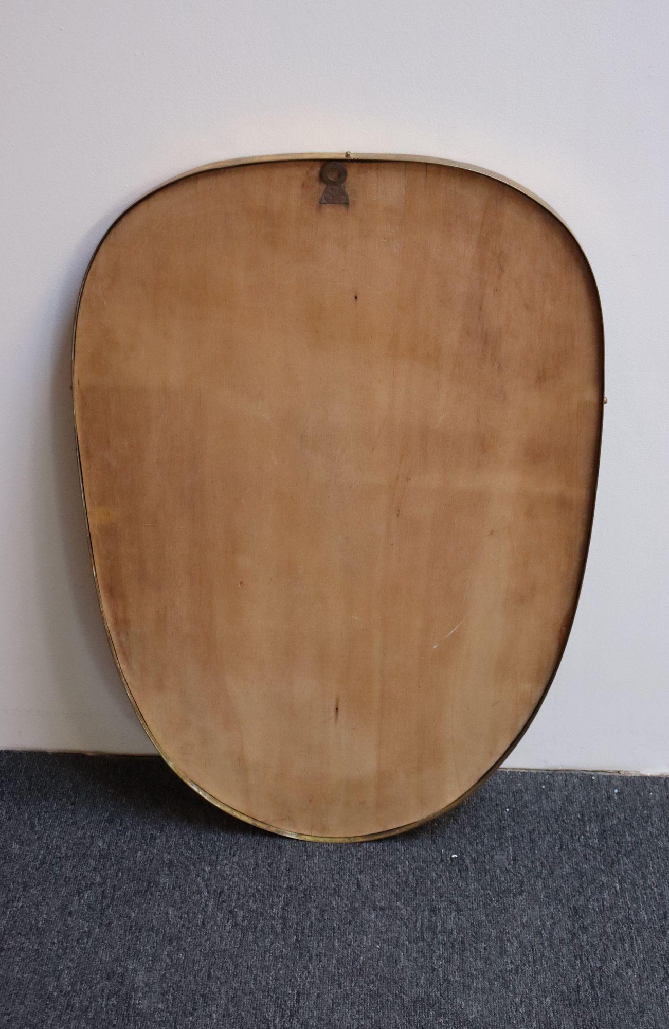 Miroir mural oblong italien vieilli avec cadre en laiton d'après Gio Ponti en vente 3