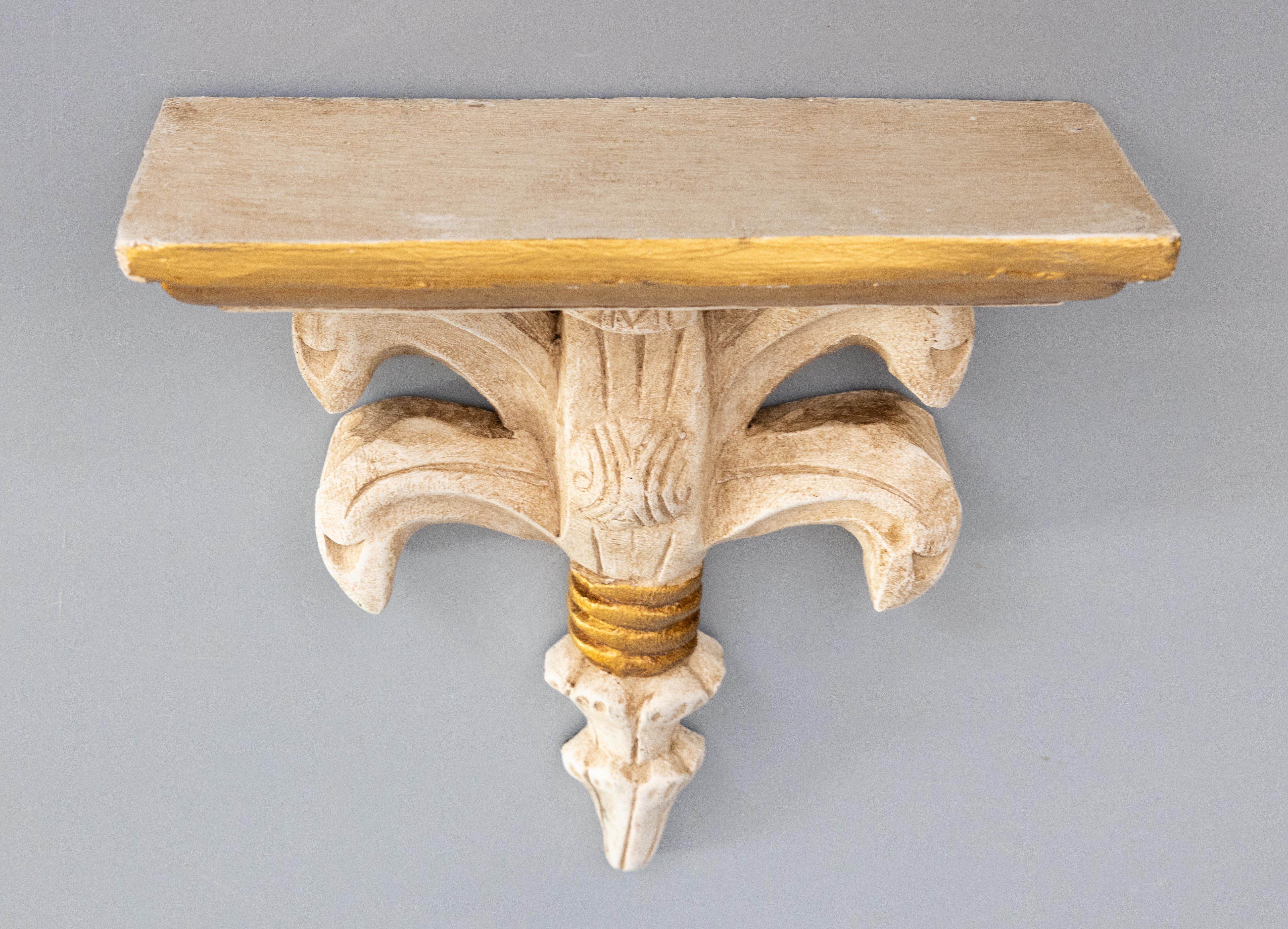 A gorgeous mid 20th-Century Italian Neoclassical-style gilt wood wall bracket or corbel. This lovely bracket has a distressed whitewash paint finish with gold accents, perfect for the modern home. 

Dimensions
10ʺW × 3.8ʺD × 11.25ʺH