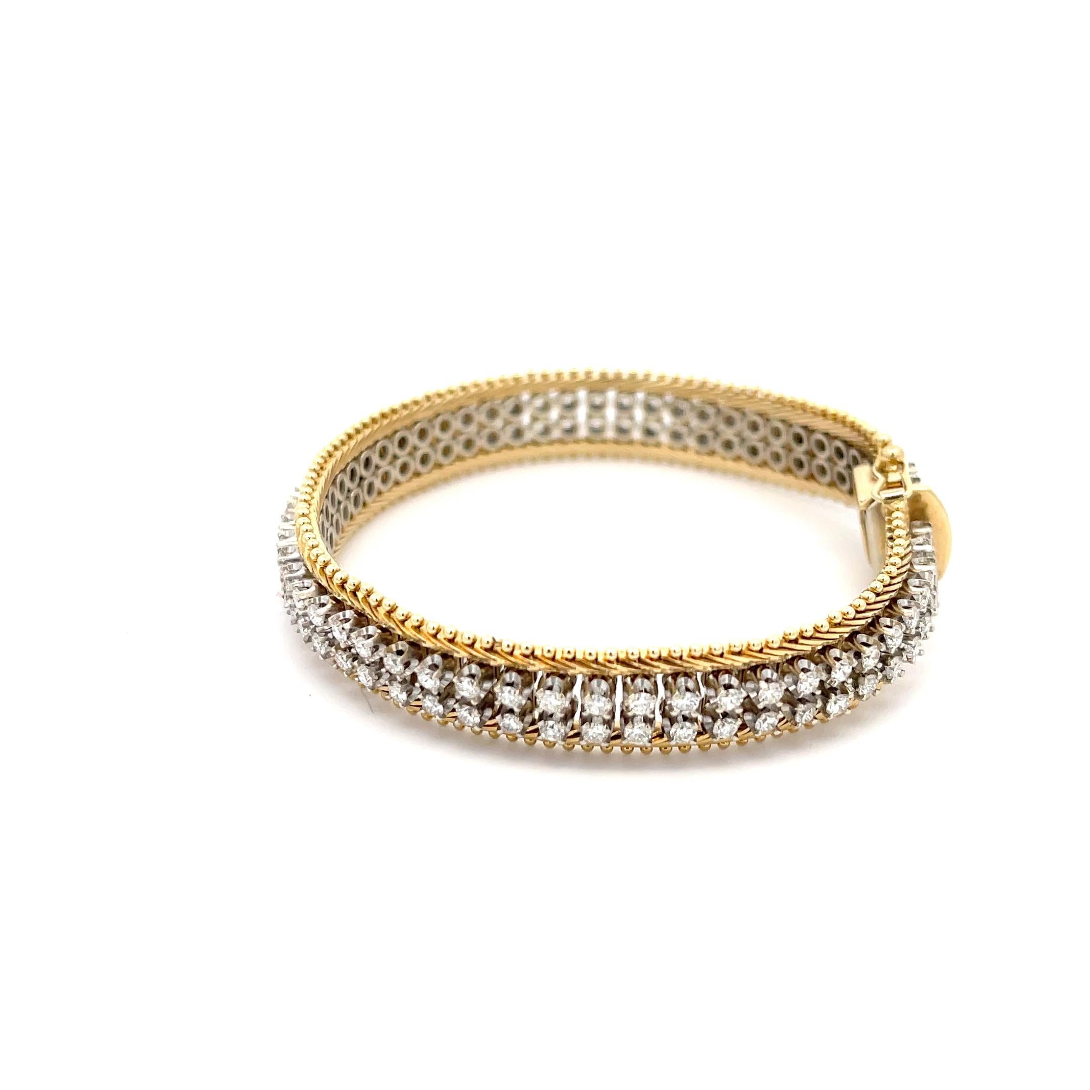 Vintage Italienisch doppelreihig  Diamant-Tennisarmband aus 14 Karat Gelbgold. Das Armband besteht aus 114 Diamanten mit rundem Brillantschliff (3,42 ct), Farbe G-H, Reinheit SI1. 
7