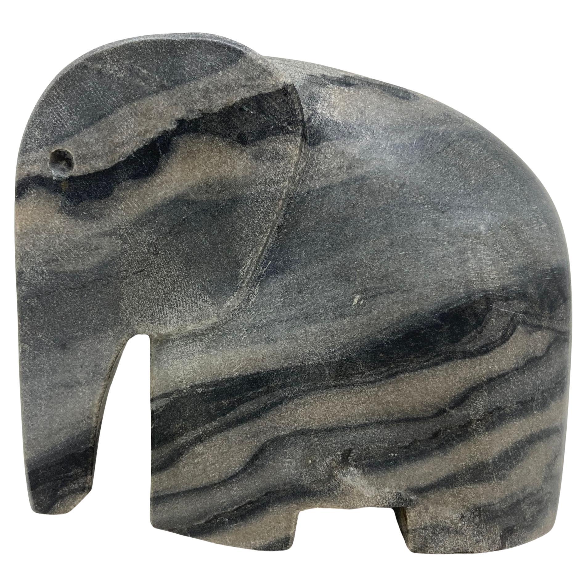 Elefante italiano d'epoca in marmo nero scolpito in pietra Figura stilizzata 1970 in vendita