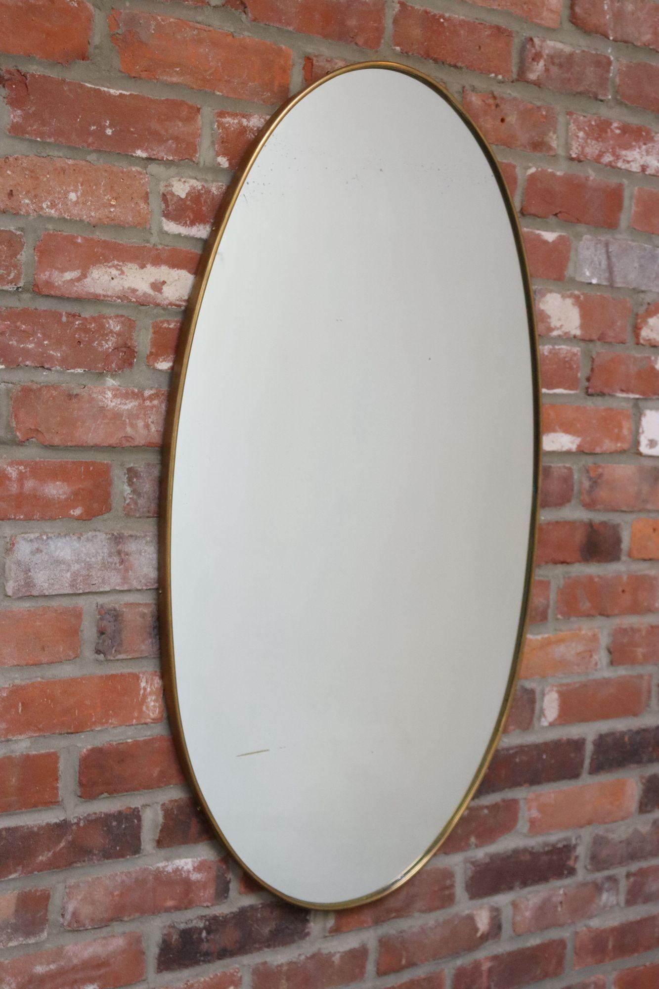 Mid-Century Modern Miroir mural elliptique italien vintage avec cadre en laiton d'après Gio Ponti en vente