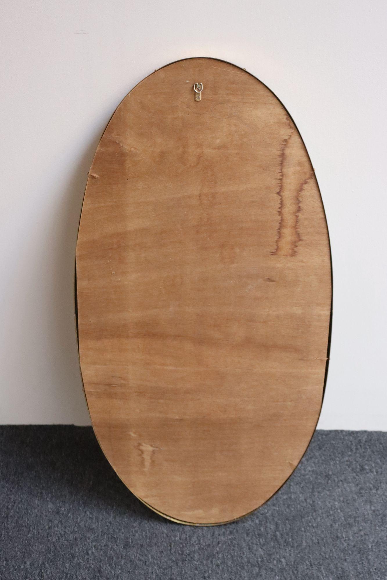 Miroir mural elliptique italien vintage avec cadre en laiton d'après Gio Ponti en vente 1