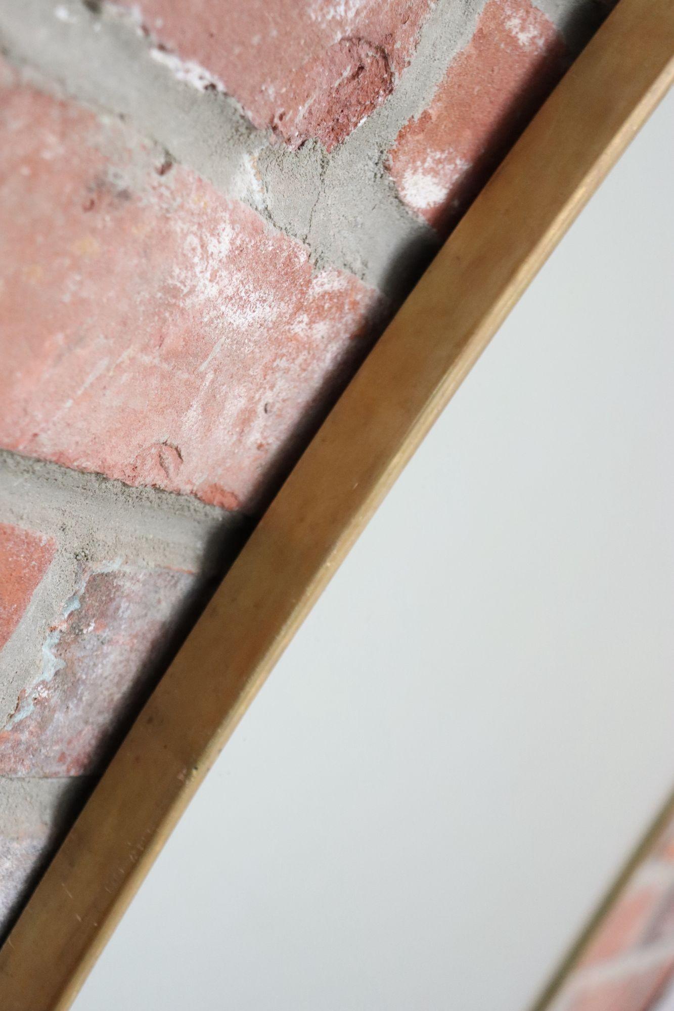 Miroir mural elliptique italien vintage avec cadre en laiton d'après Gio Ponti en vente 2