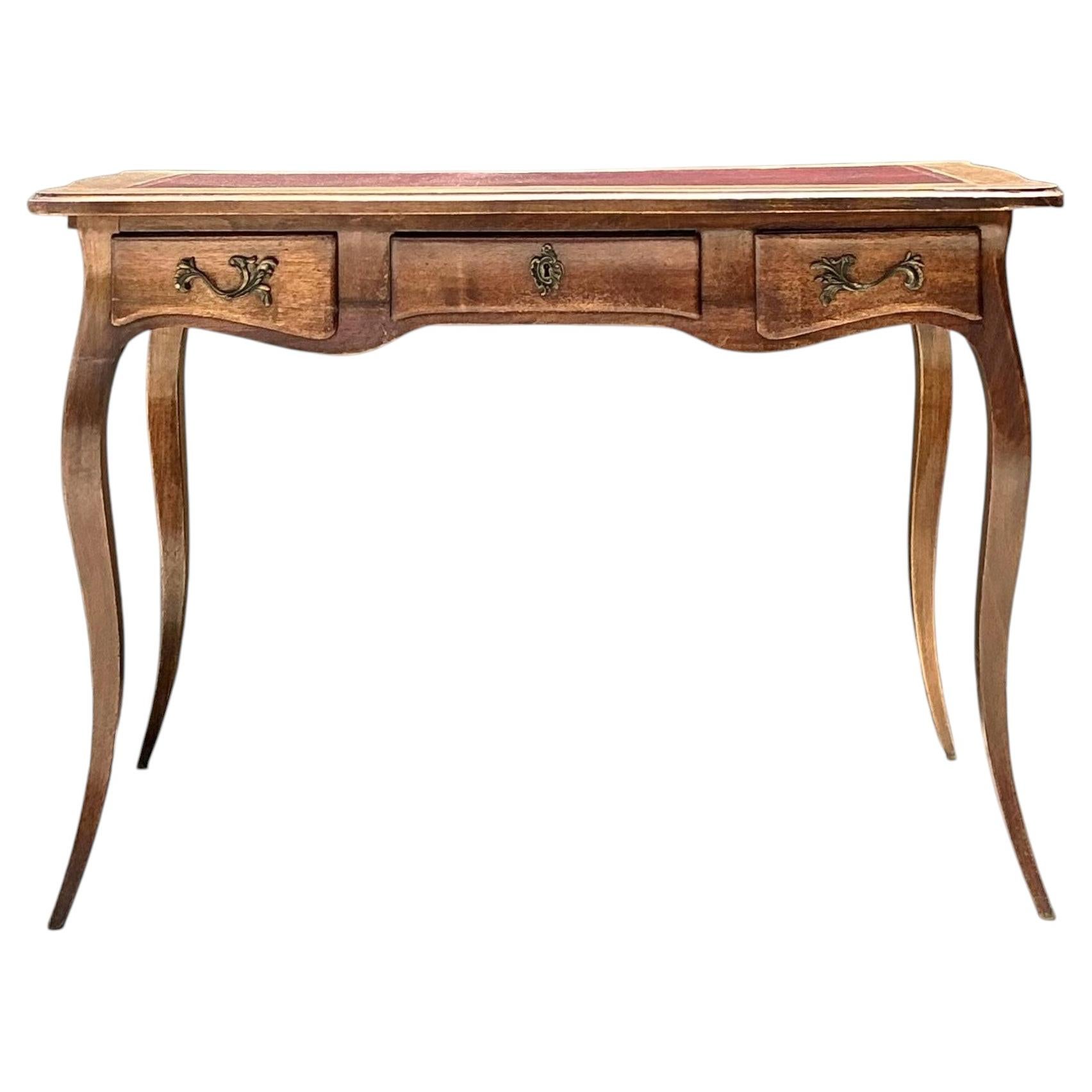 Scrivania italiana vintage con piano in pelle goffrata in vendita