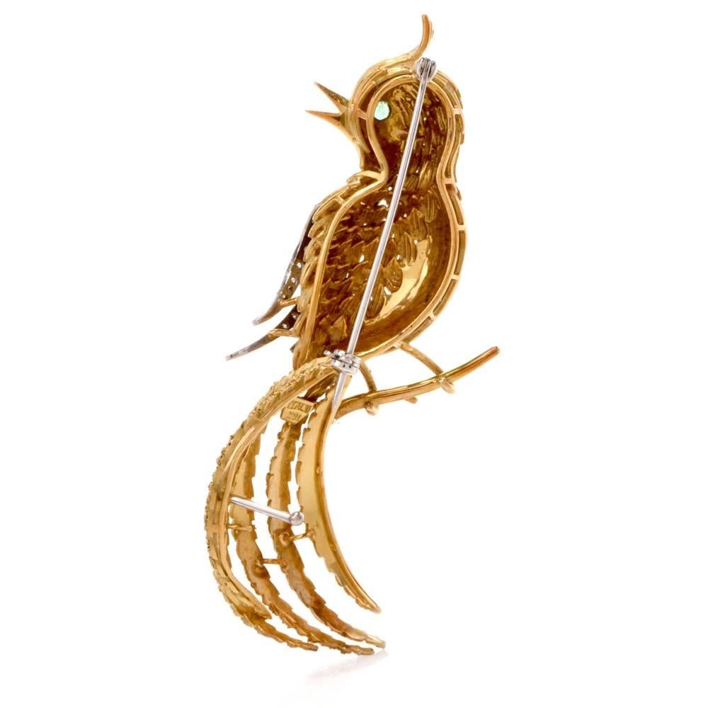 Women's or Men's Vintage Italian Emerald Diamond 18 Karat Gold Bird Pin Brooch