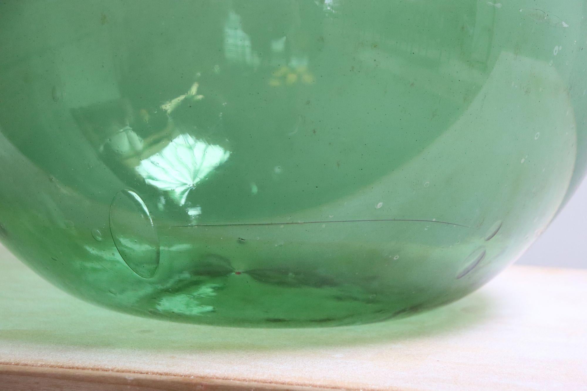 Vintage Italian Emerald Green Blown Glass Teardrop-Form Demijohn Carboy For Sale 7