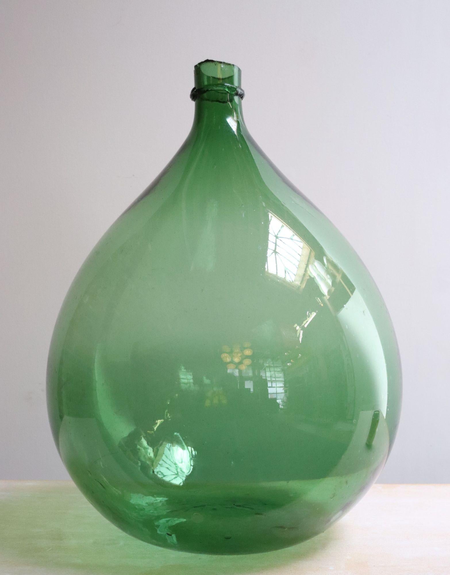Vintage Italian Emerald Green Blown Glass Teardrop-Form Demijohn Carboy For Sale 2