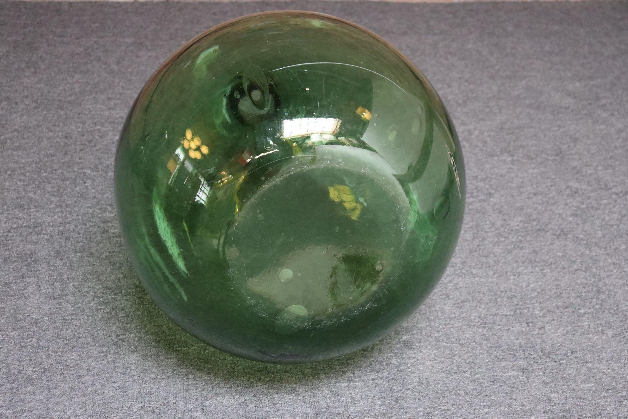 Vintage Italian Emerald Green Blown Glass Teardrop-Form Demijohn Carboy For Sale 4