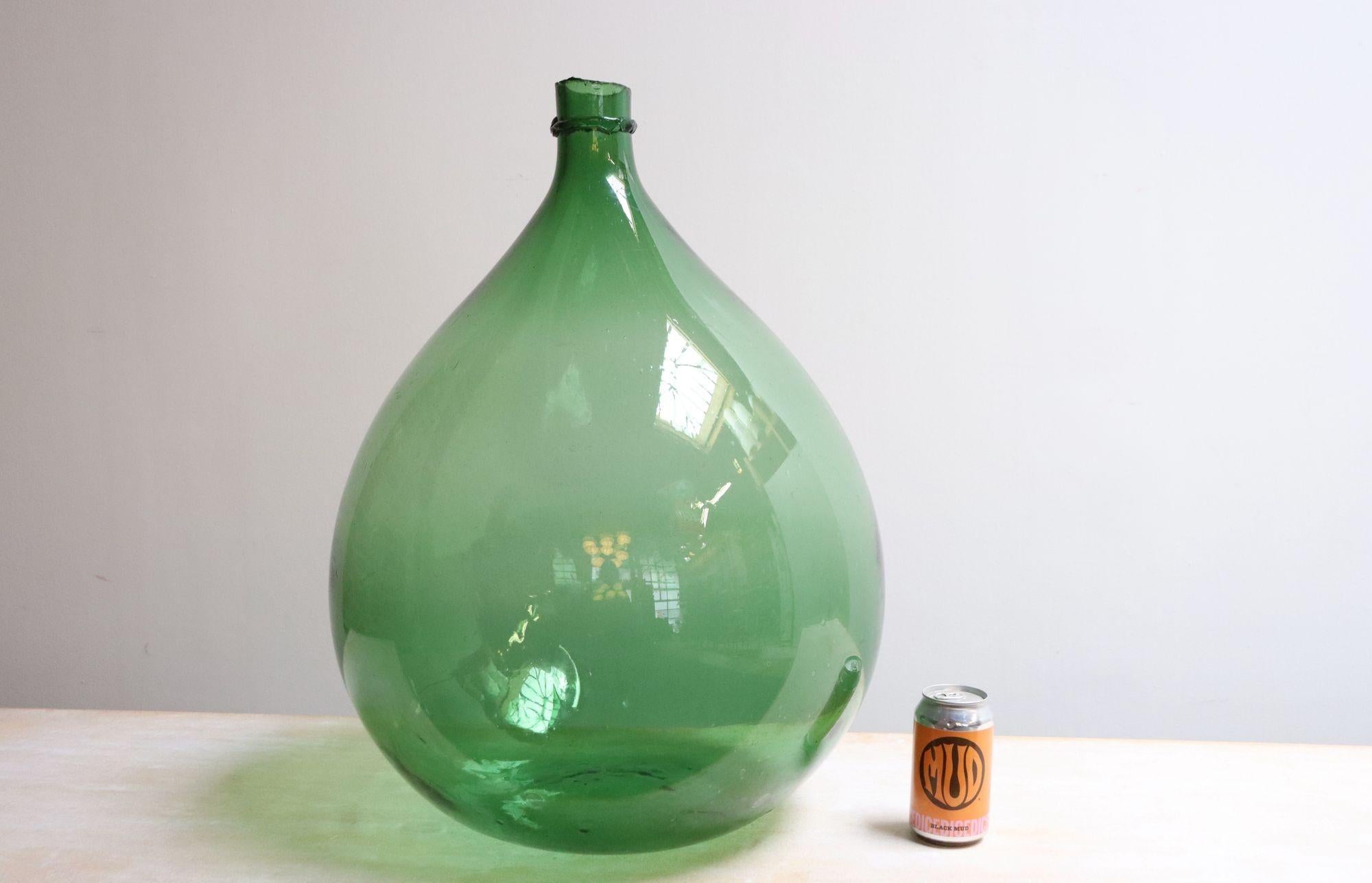 Vintage Italian Emerald Green Blown Glass Teardrop-Form Demijohn Carboy For Sale 5