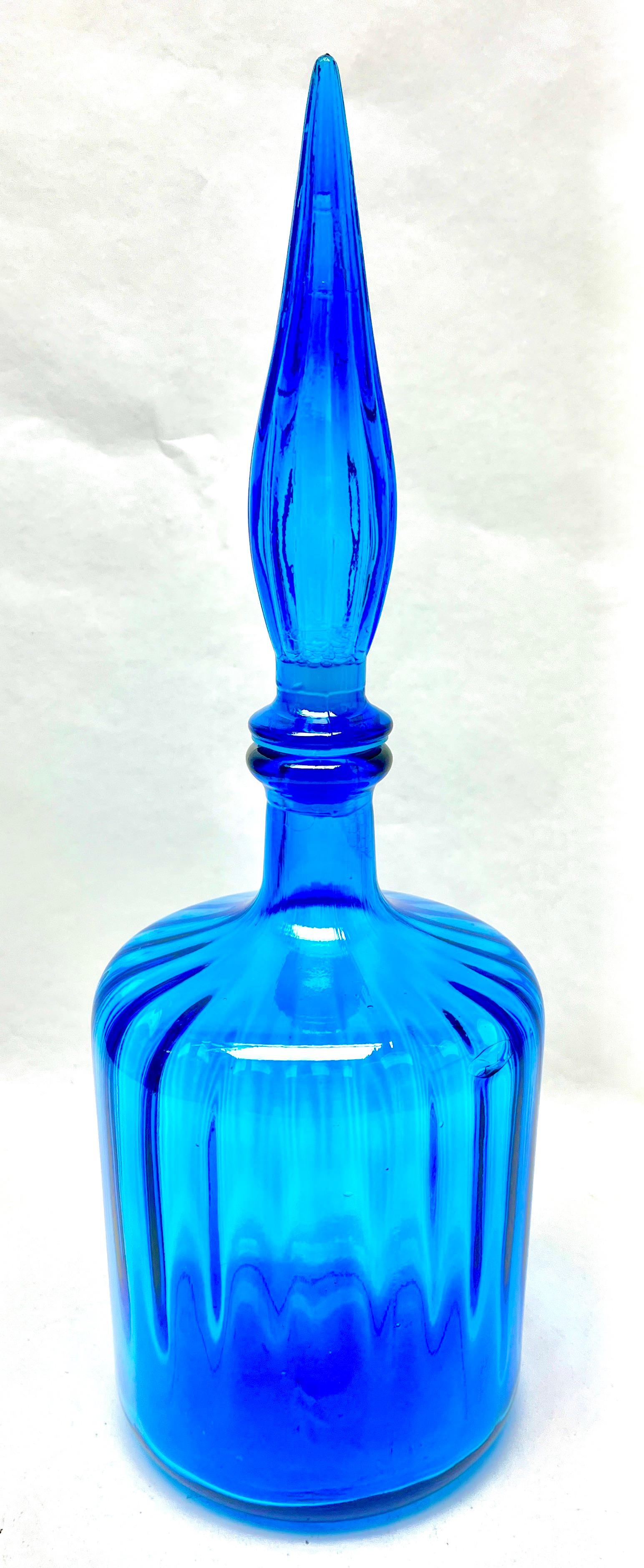Vieille carafe italienne en verre d'art Empoli Murano.

Pichet en verre soufflé à la main, fabriqué au milieu des années 1955 par la société italienne Empoli. 
Excellent état !





