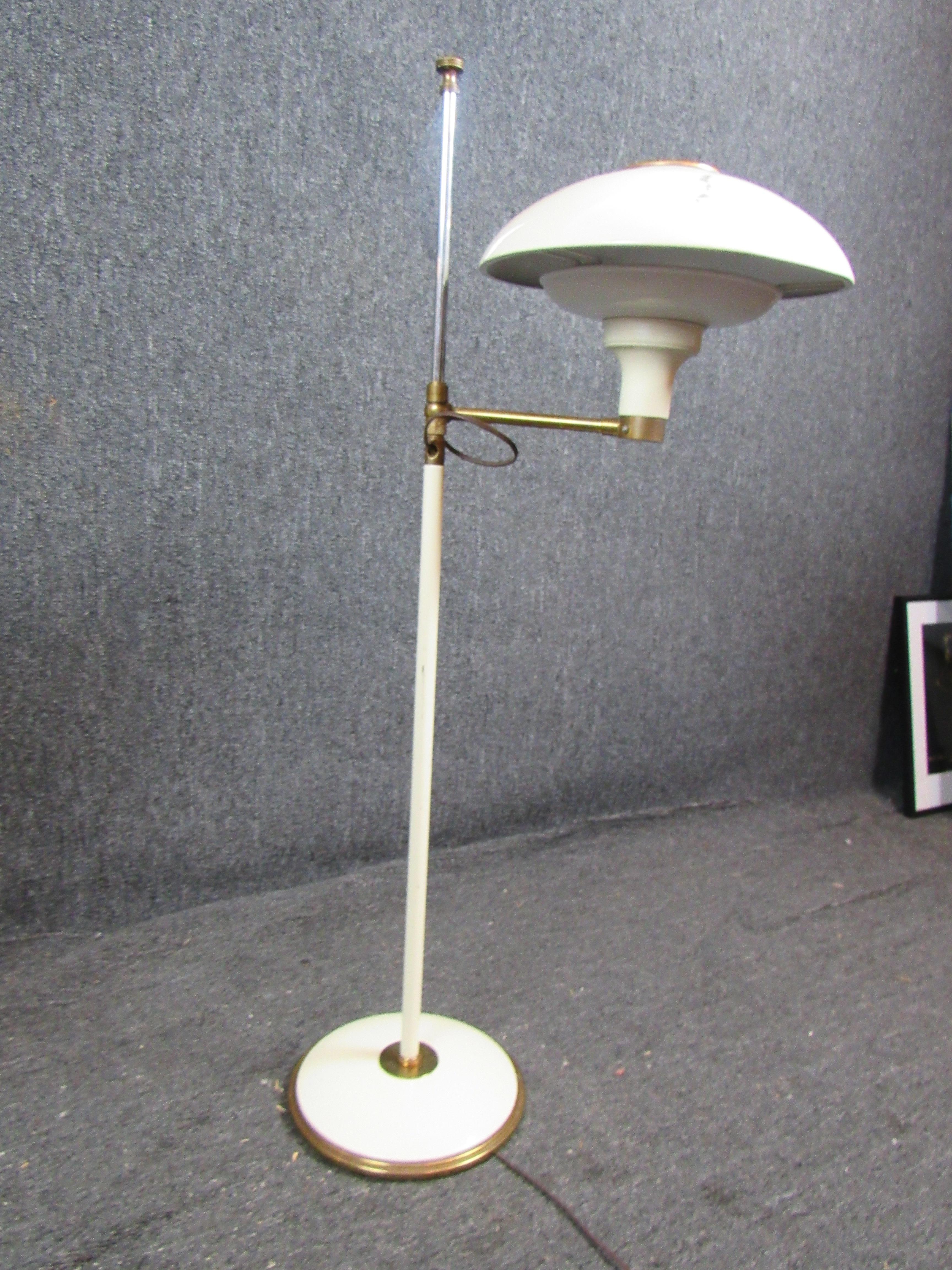 Vintage Italian Enameled Adjustable Floor Lamp In Good Condition In Brooklyn, NY