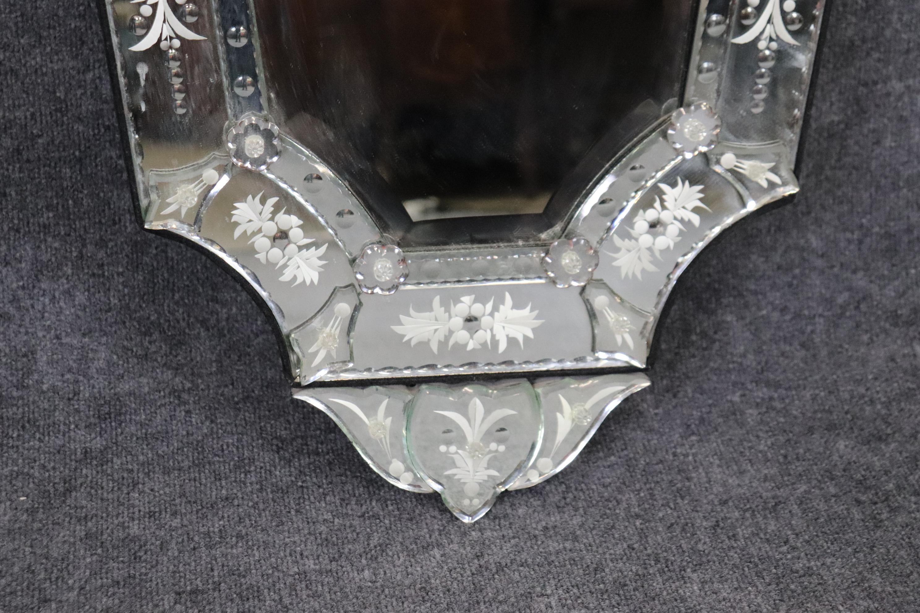 Vintage Italian Glass Etched Venetian Mirror (Miroir vénitien en verre gravé) Bon état - En vente à Swedesboro, NJ