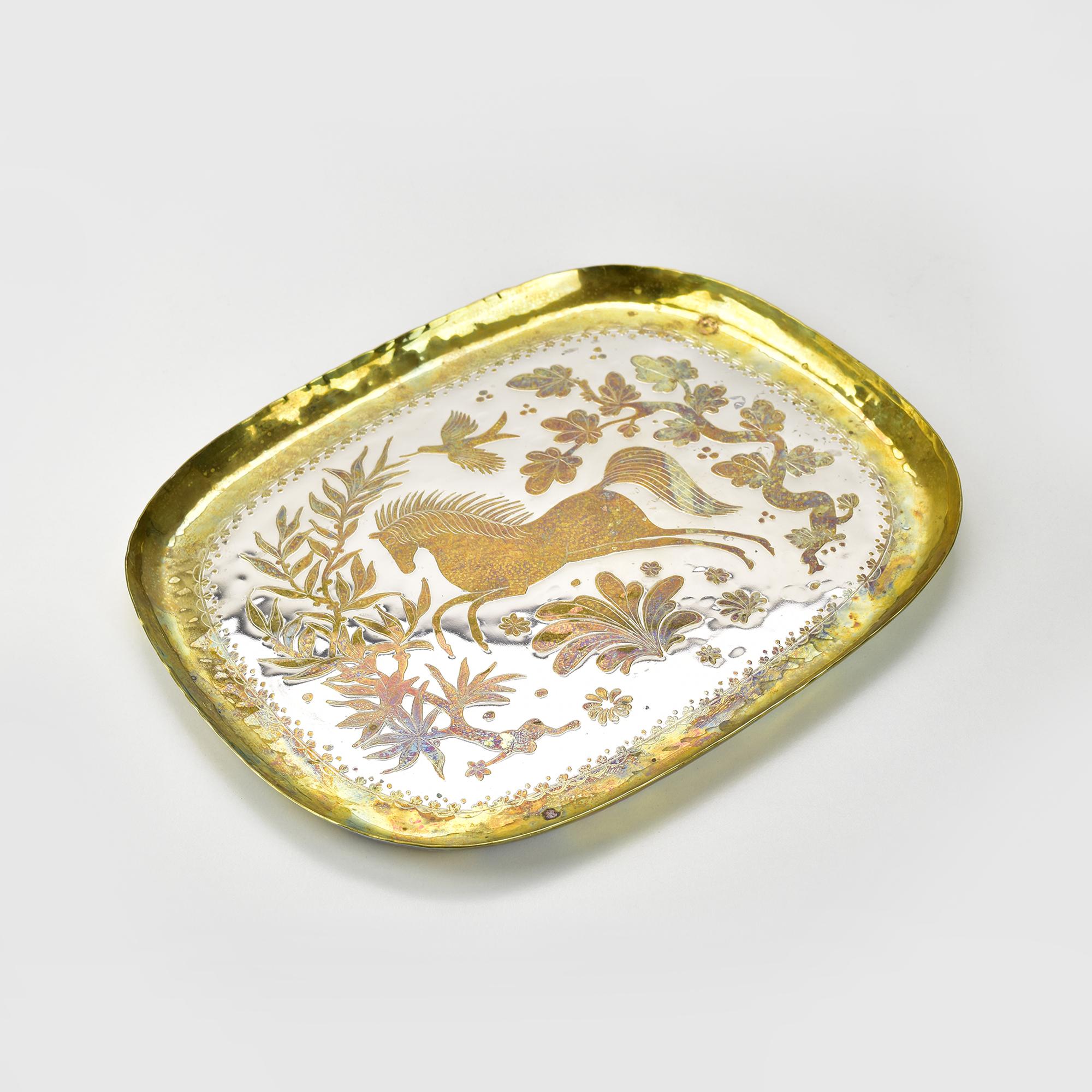 Bandeja italiana vintage parcialmente plateada hecha a mano con estampado de caballo Italiano en venta