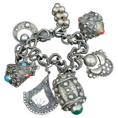 Bracelet à médaillon de style néo-victorien, milieu du siècle, Italie, avec médaillon central