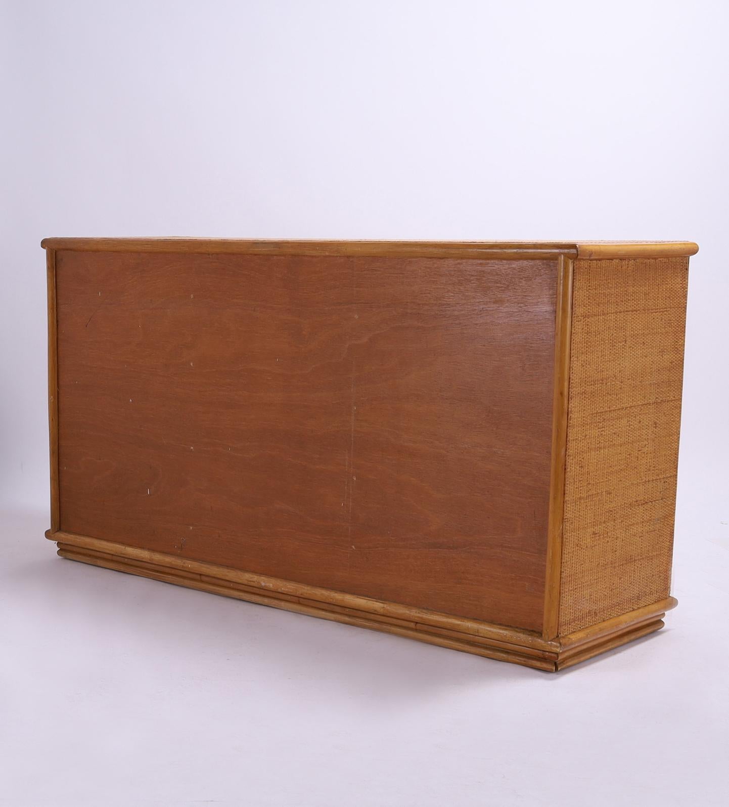 Credenza o credenza italiana d'epoca in finto bambù e tela d'erba in vendita 3