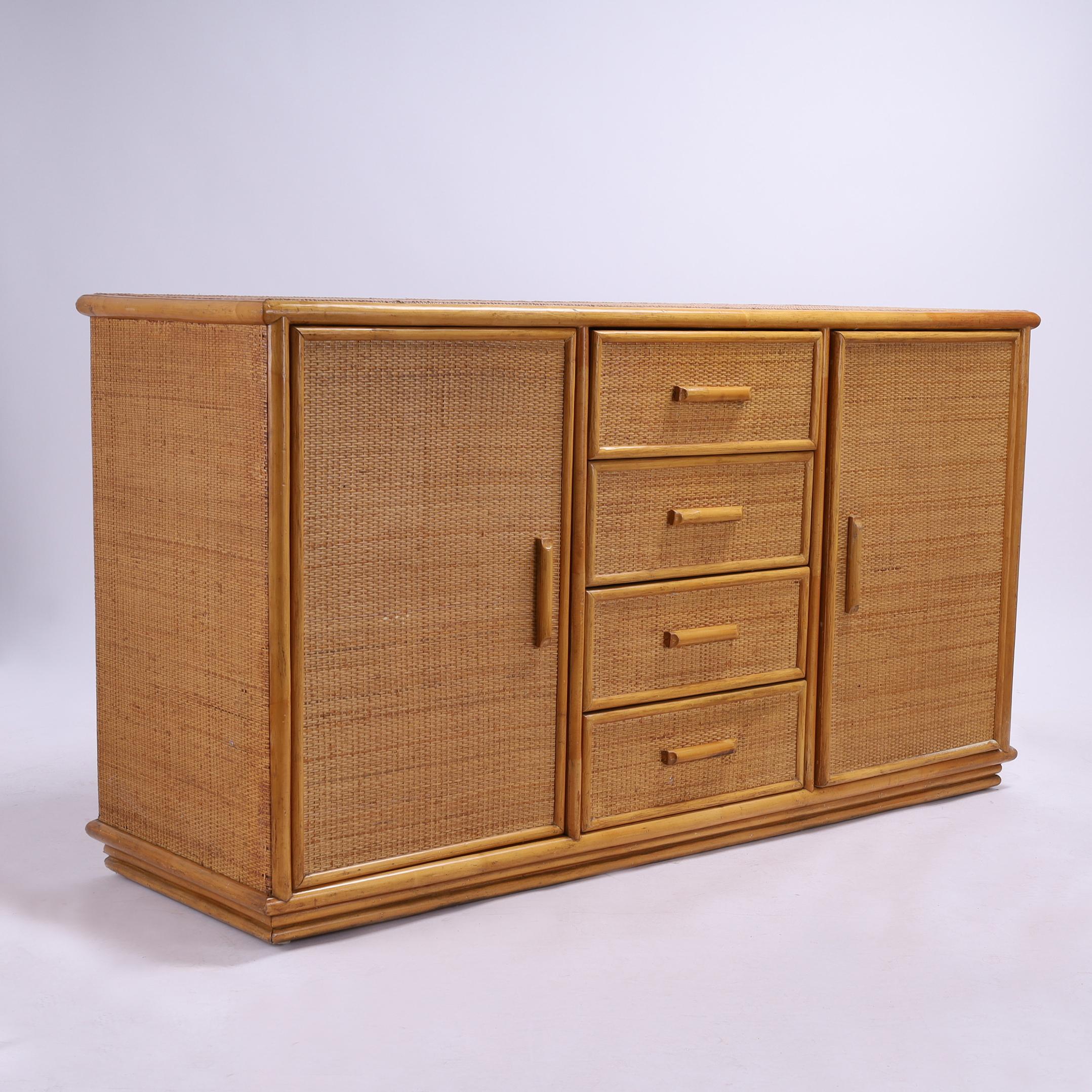 Mid-Century moderno Credenza o credenza italiana d'epoca in finto bambù e tela d'erba in vendita