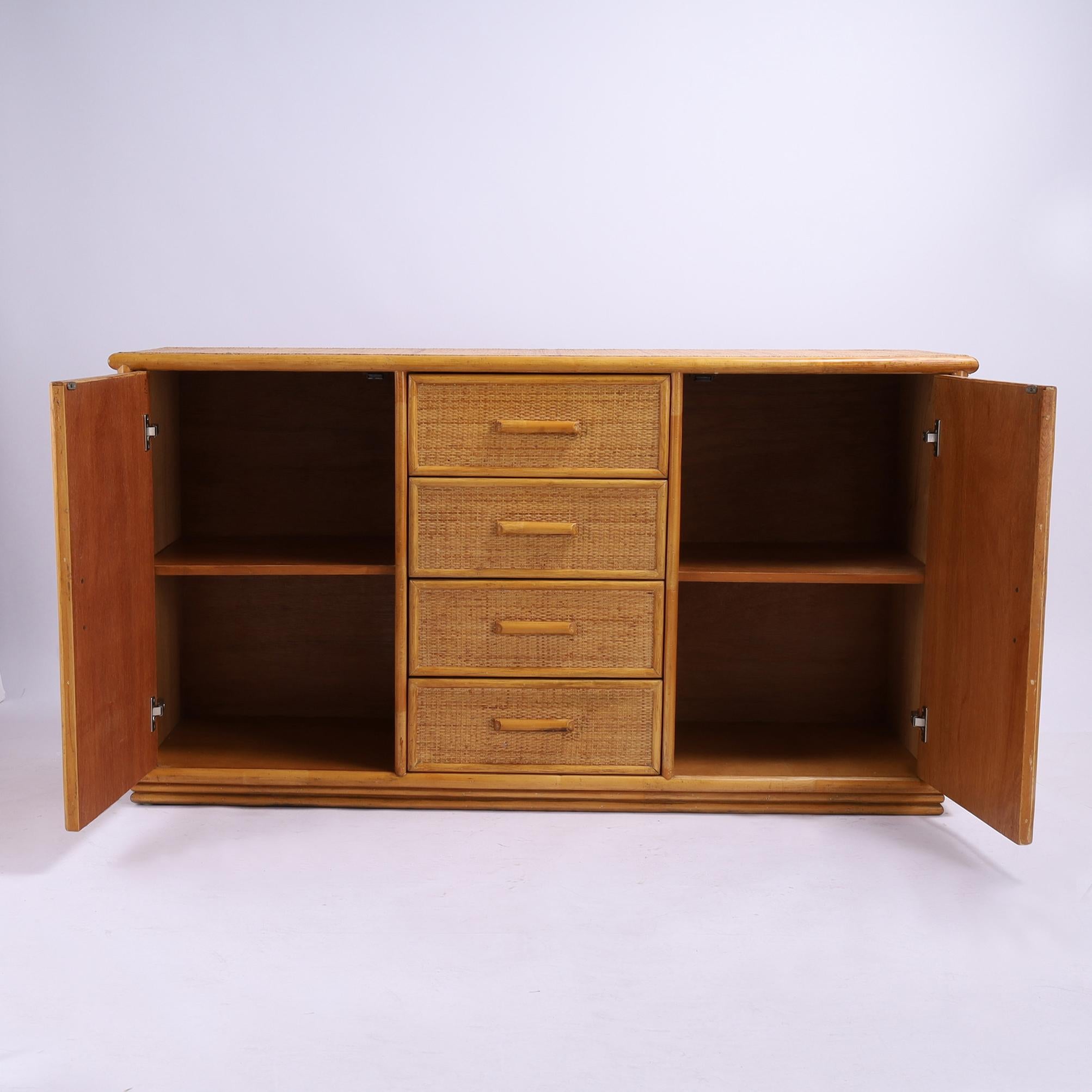 Italiano Credenza o credenza italiana d'epoca in finto bambù e tela d'erba in vendita