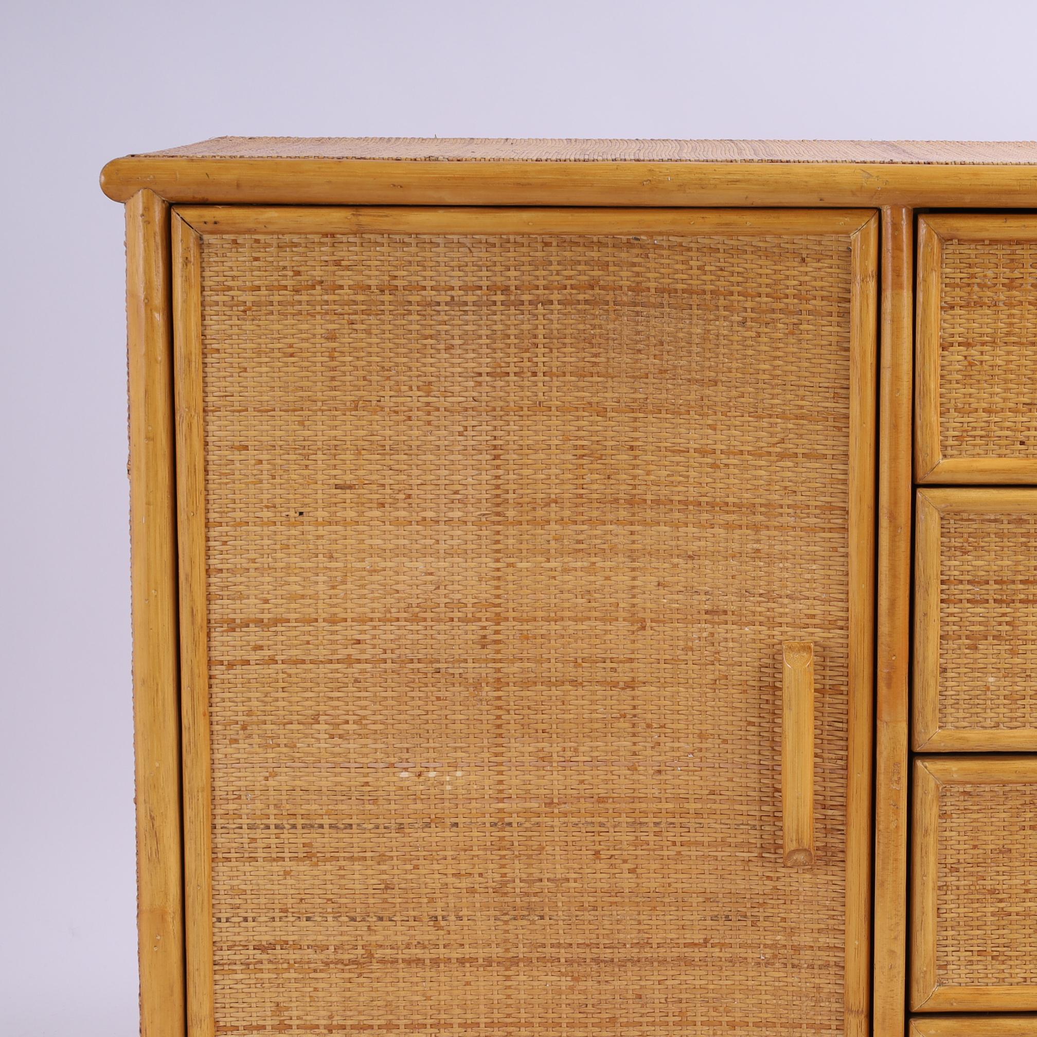 Credenza o credenza italiana d'epoca in finto bambù e tela d'erba In condizioni buone in vendita a Palm Beach, FL