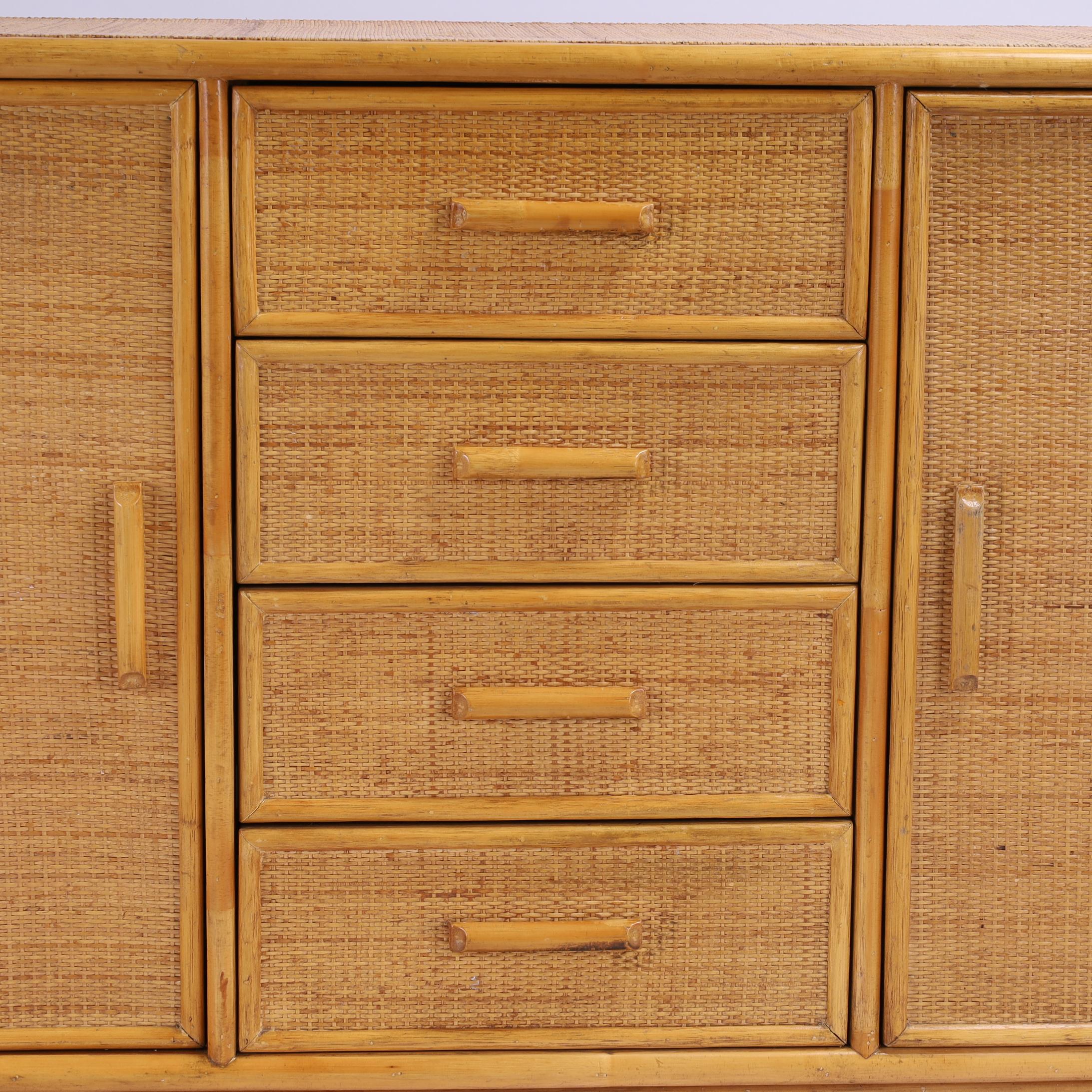 XX secolo Credenza o credenza italiana d'epoca in finto bambù e tela d'erba in vendita