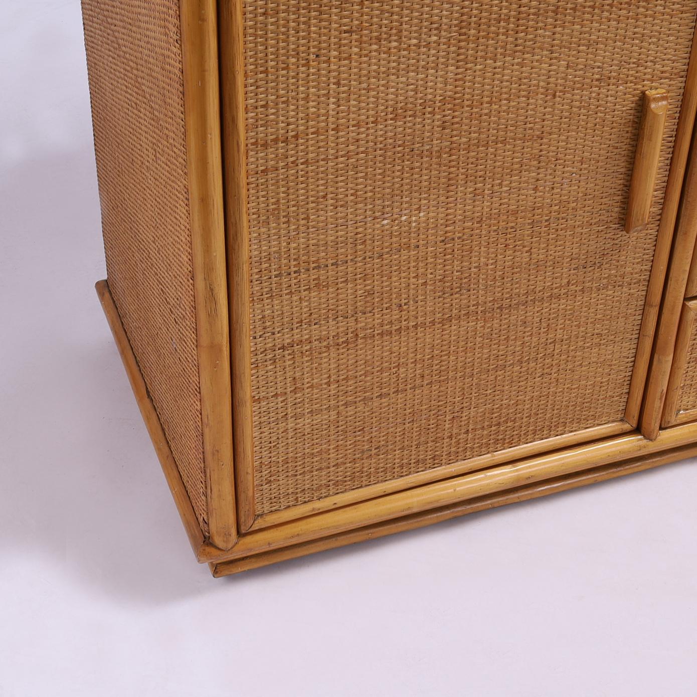 Credenza o credenza italiana d'epoca in finto bambù e tela d'erba in vendita 2