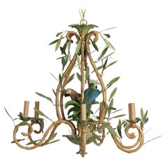 Lampadario a tole in finto bambù italiano vintage con pappagalli